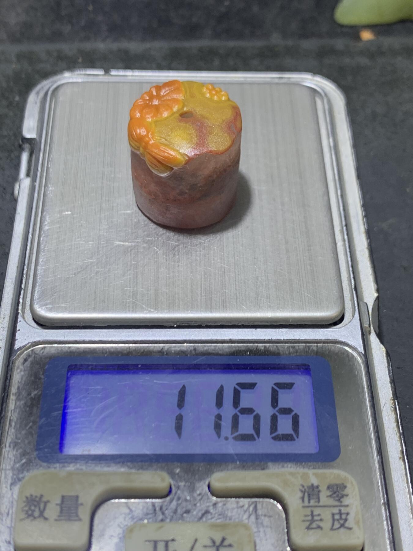 精美亚光冰飘糖心料战国红玛瑙手工俏色巧雕蝶恋花随形直桶，桶珠一颗