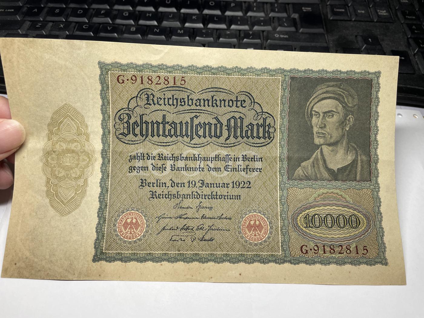 2024年集古藏今外币拍卖第七期-第10场—（总第70拍）-纸币专场，本场拍完结算发货，本期寄存的2-3天内完成发货，再进行下一期拍卖，本期拍卖数量最多者赠老扑克一副 1922年德国10000马克-大票
