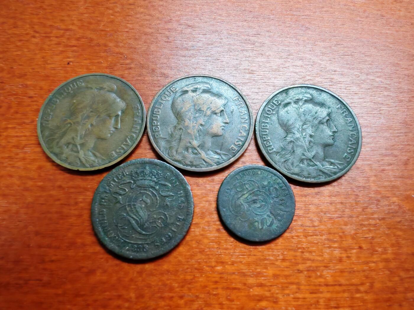 长老汇龙年散币拍卖第一场 1833-1916比利时、法国老铜币，5枚，其中比利时两枚克书价高