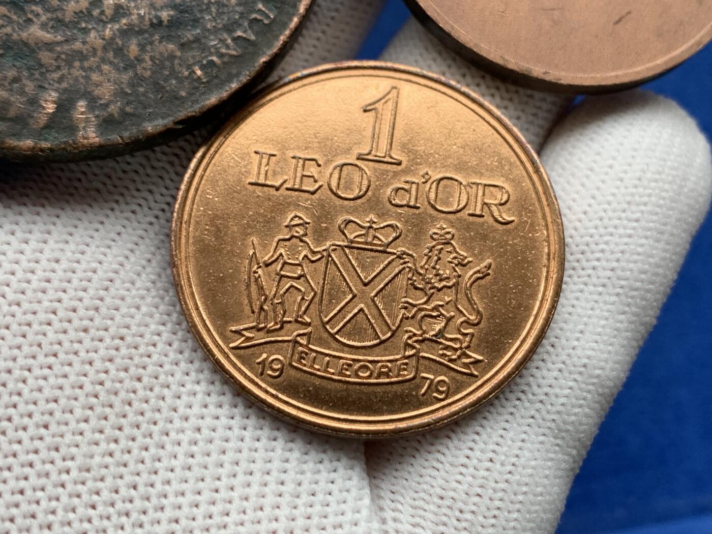 《竞宝斋》第274场- 周日，周一，周二  3场连拍 （全场包邮） 3枚一组 丹麦国王利奥三世，巴黎大学铜章等 分别：66.7克 51.9mm；29.6克 40.1mm；16.4克 35.2mm 总重112.7g