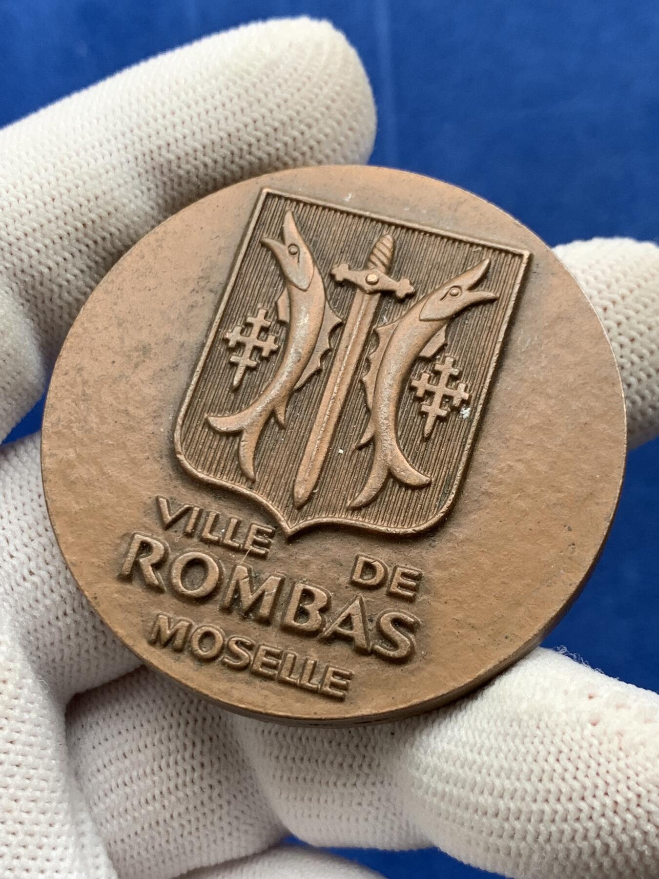 《竞宝斋》第274场- 周日，周一，周二  3场连拍 （全场包邮） 法国隆巴斯市政厅落成典礼纪念铜章 69.4克 50.3mm