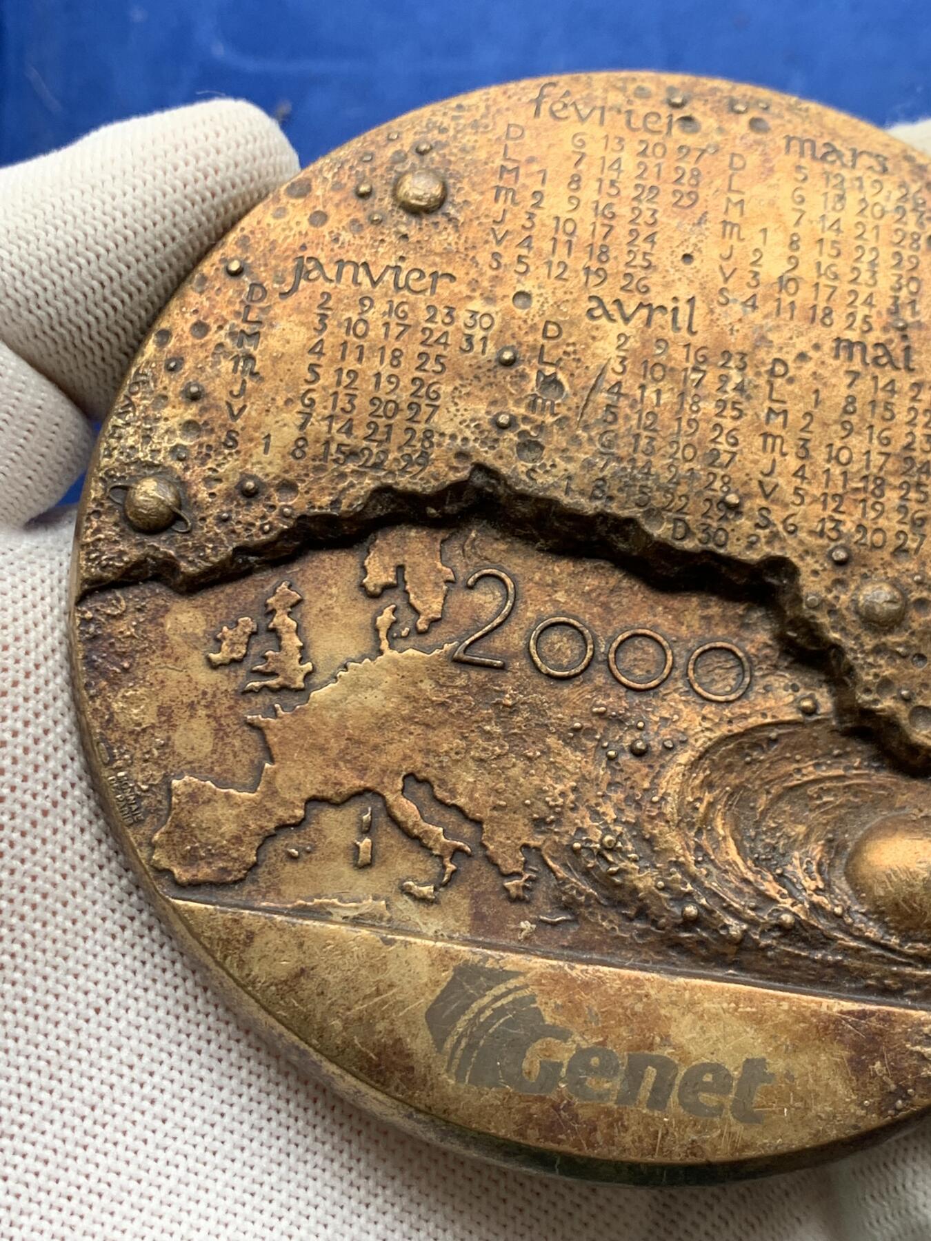 《竞宝斋》第274场- 周日，周一，周二  3场连拍 （全场包邮） 法国千禧年青铜日历铜章 646克 94mm