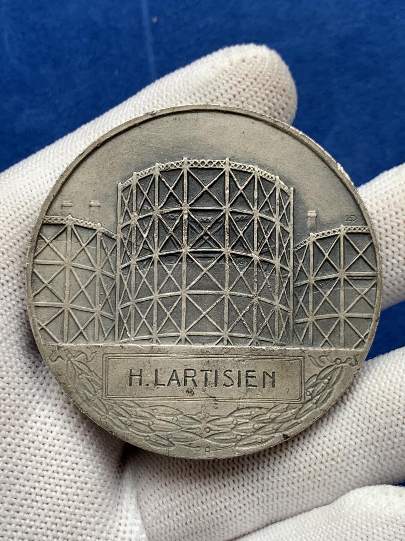 《竞宝斋》第274场- 周日，周一，周二  3场连拍 （全场包邮） 法国电力和法国天然气镀银铜章 78.6克 54.1mm