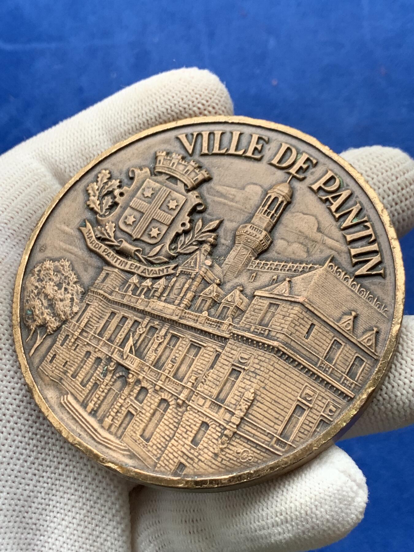 《竞宝斋》第274场- 周日，周一，周二  3场连拍 （全场包邮） 法国收到布龙-马洛特镇市长和市议会的致意铜章 170.2克 69.9mm