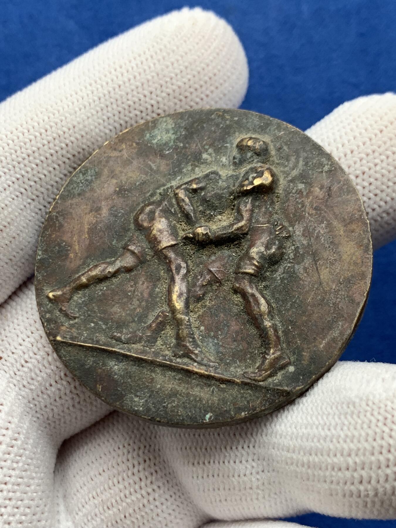 《竞宝斋》第274场- 周日，周一，周二  3场连拍 （全场包邮） 古典摔跤铜章 43克 44.3mm