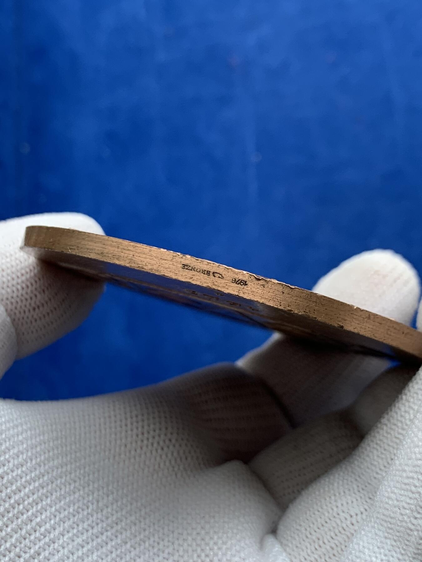 《竞宝斋》第274场- 周日，周一，周二  3场连拍 （全场包邮） 法国1977年雷维托专业行业50周年铜章 130.7克 68mm 