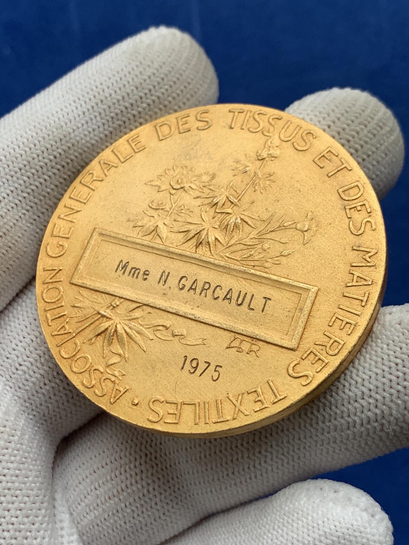 《竞宝斋》第274场- 周日，周一，周二  3场连拍 （全场包邮） 法国织物和纺织材料总协会铜章 54.4克 49.8mm