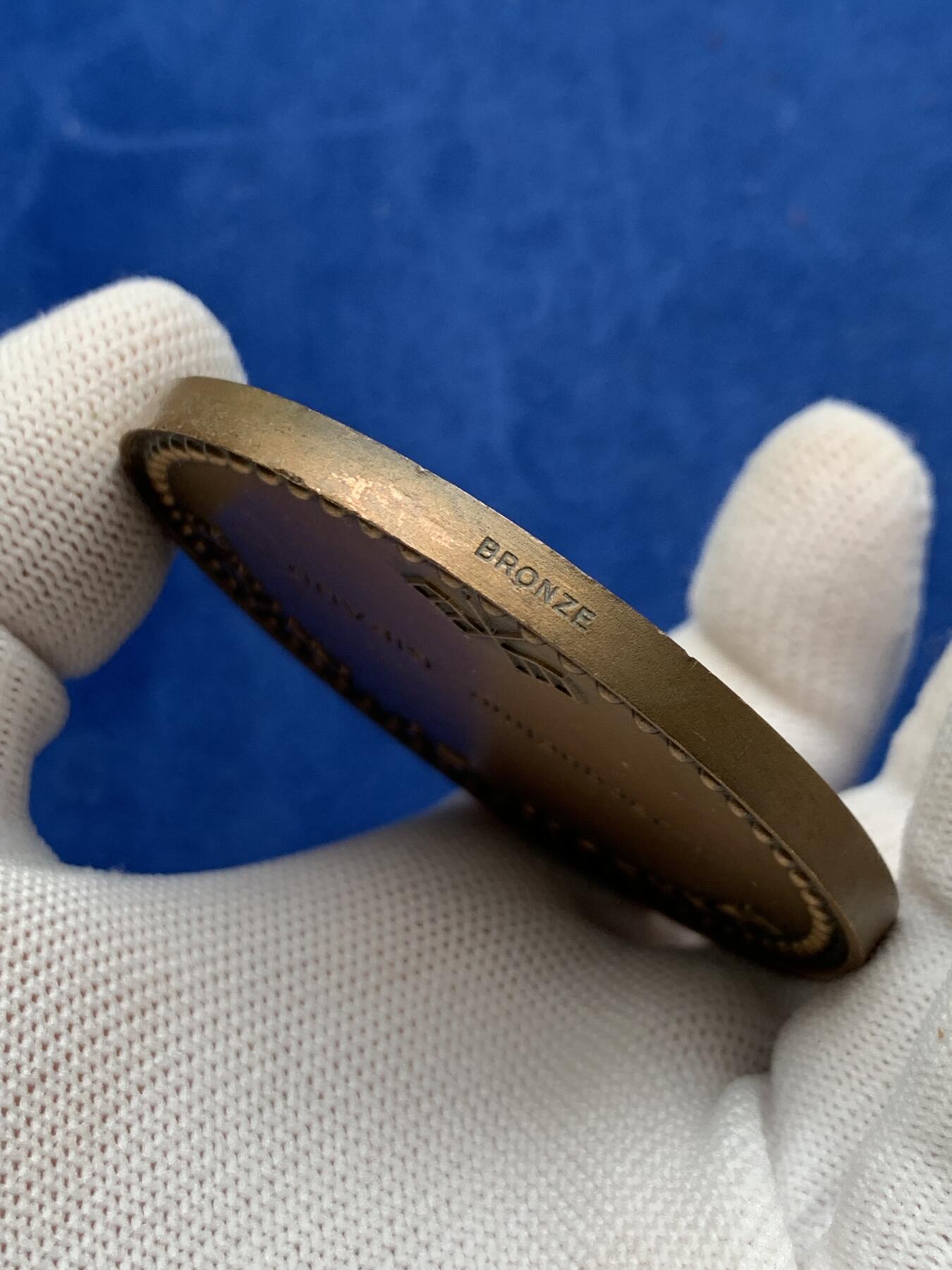 《竞宝斋》第274场- 周日，周一，周二  3场连拍 （全场包邮） 法国荣誉军团生命危险铜质勋章 96.8克 63mm