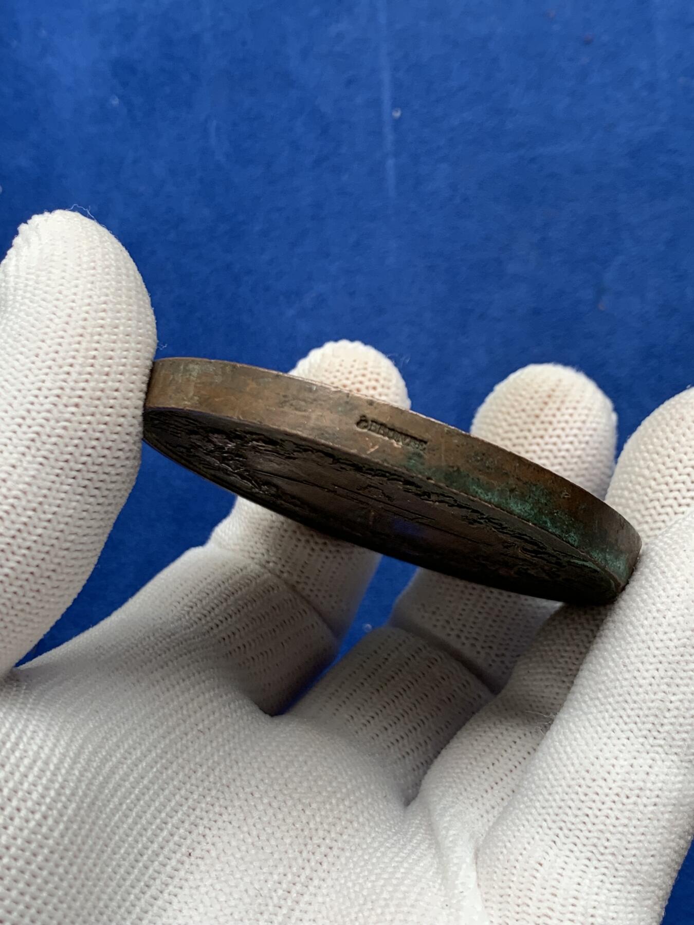 《竞宝斋》第274场- 周日，周一，周二  3场连拍 （全场包邮） 法国布尔克斯农业展铜章 108.9克 59.2mm