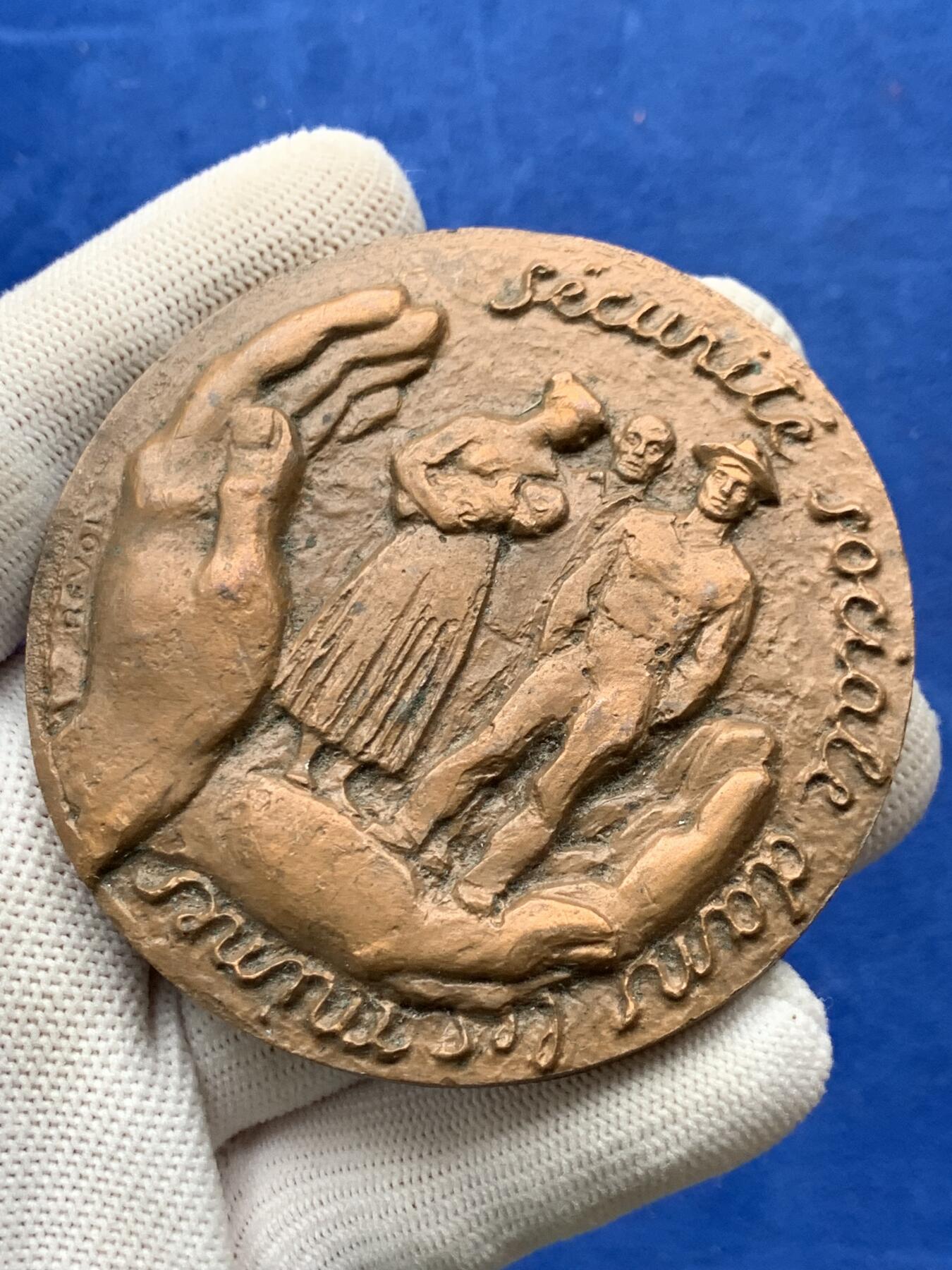 《竞宝斋》第274场- 周日，周一，周二  3场连拍 （全场包邮） 法国中产社会团体铜章 171克 69.2mm