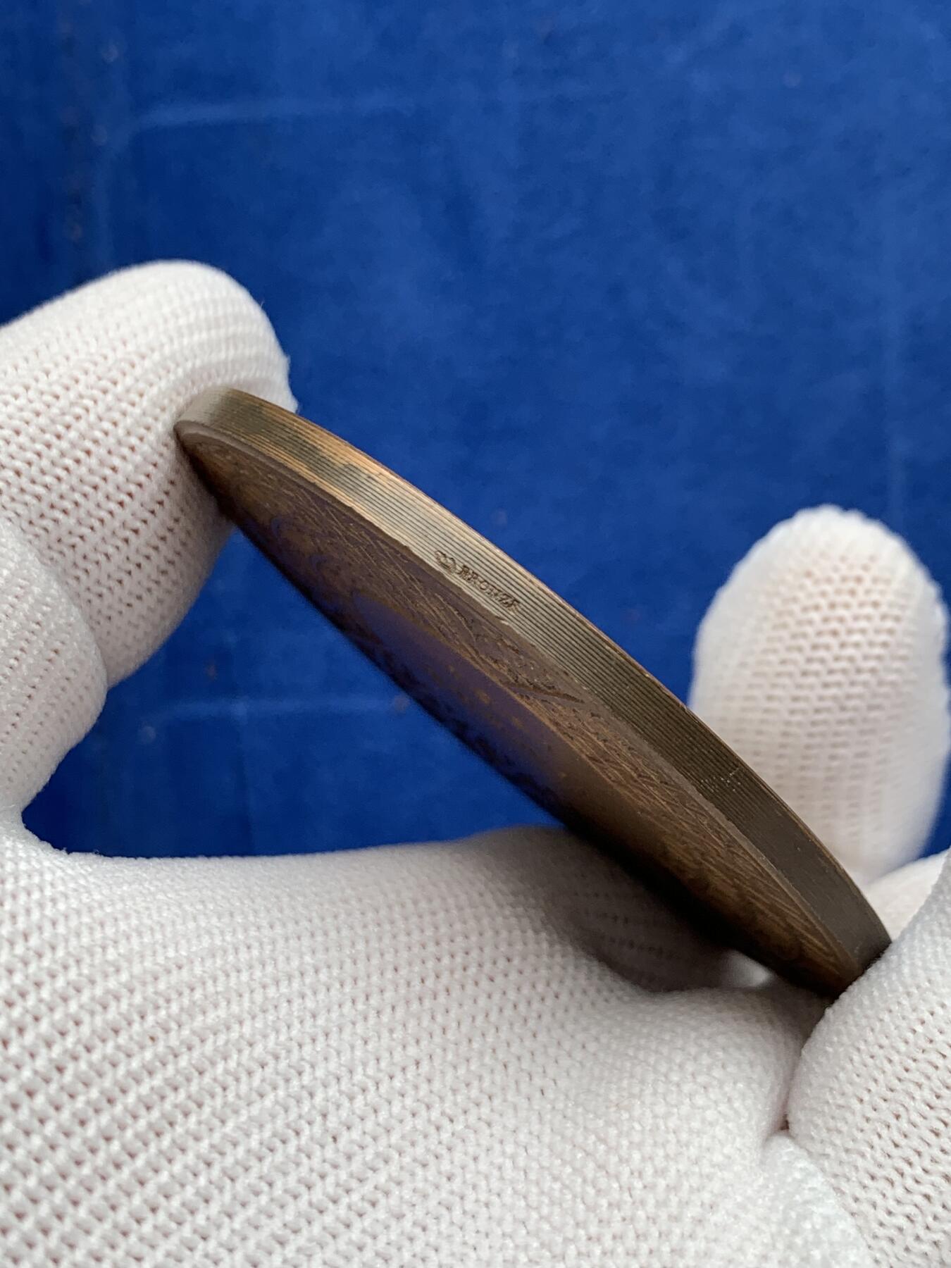 《竞宝斋》第274场- 周日，周一，周二  3场连拍 （全场包邮） 法国巴黎公共和私人工程承包商联合会铜章 80.9克 58.8mm