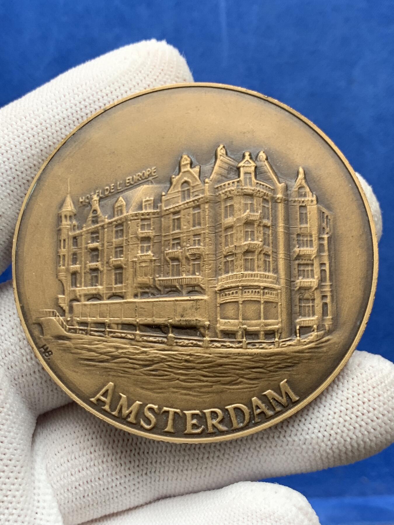 《竞宝斋》第274场- 周日，周一，周二  3场连拍 （全场包邮） 荷兰阿姆斯特丹埃克塞尔西奥餐厅铜章 88.4克 59.9mm