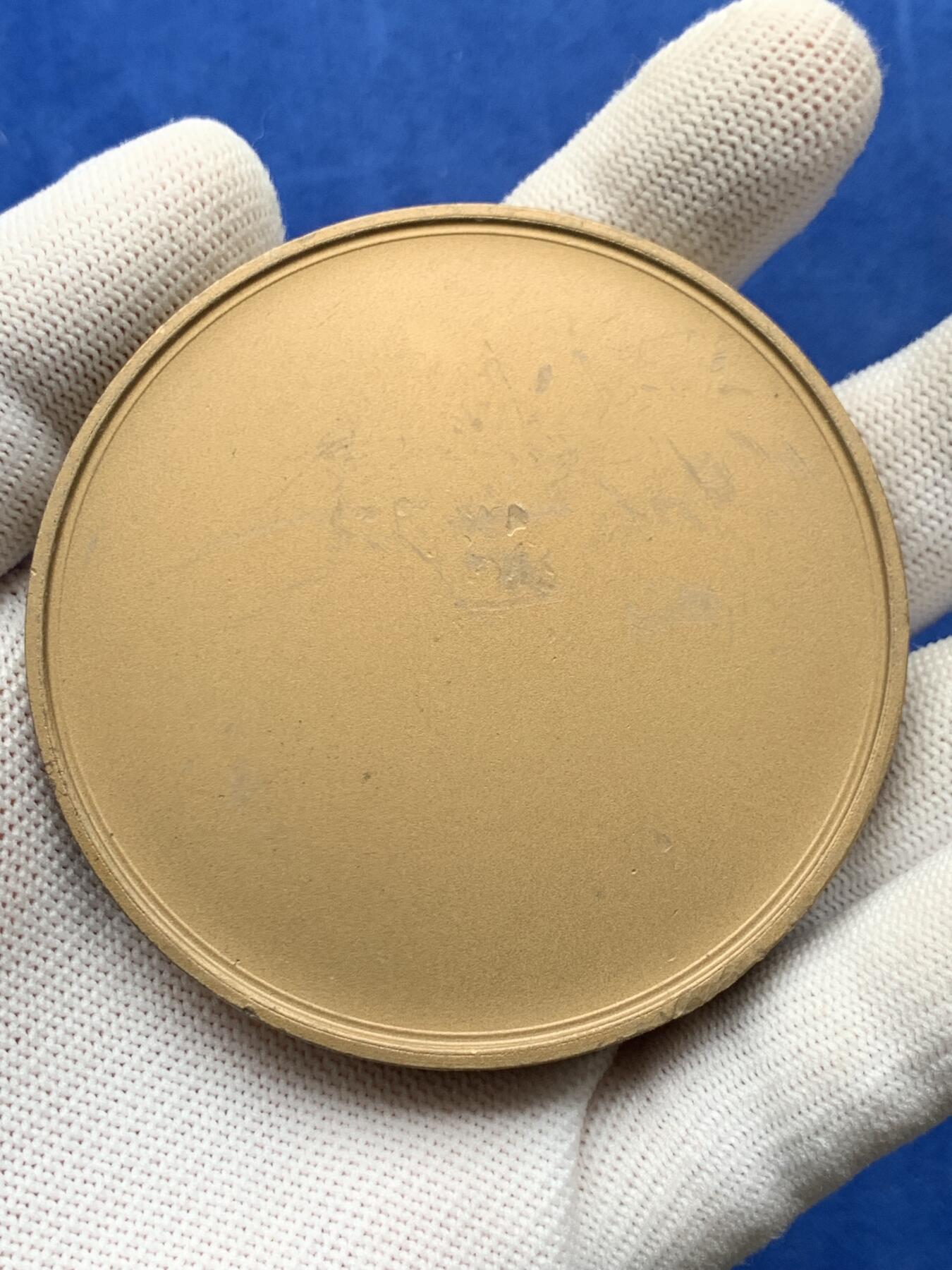 《竞宝斋》第274场- 周日，周一，周二  3场连拍 （全场包邮） 法国凯西·科文颁发的 2000 年巴黎铸币厂铜牌，献给千禧年 340.6克 71.9mm