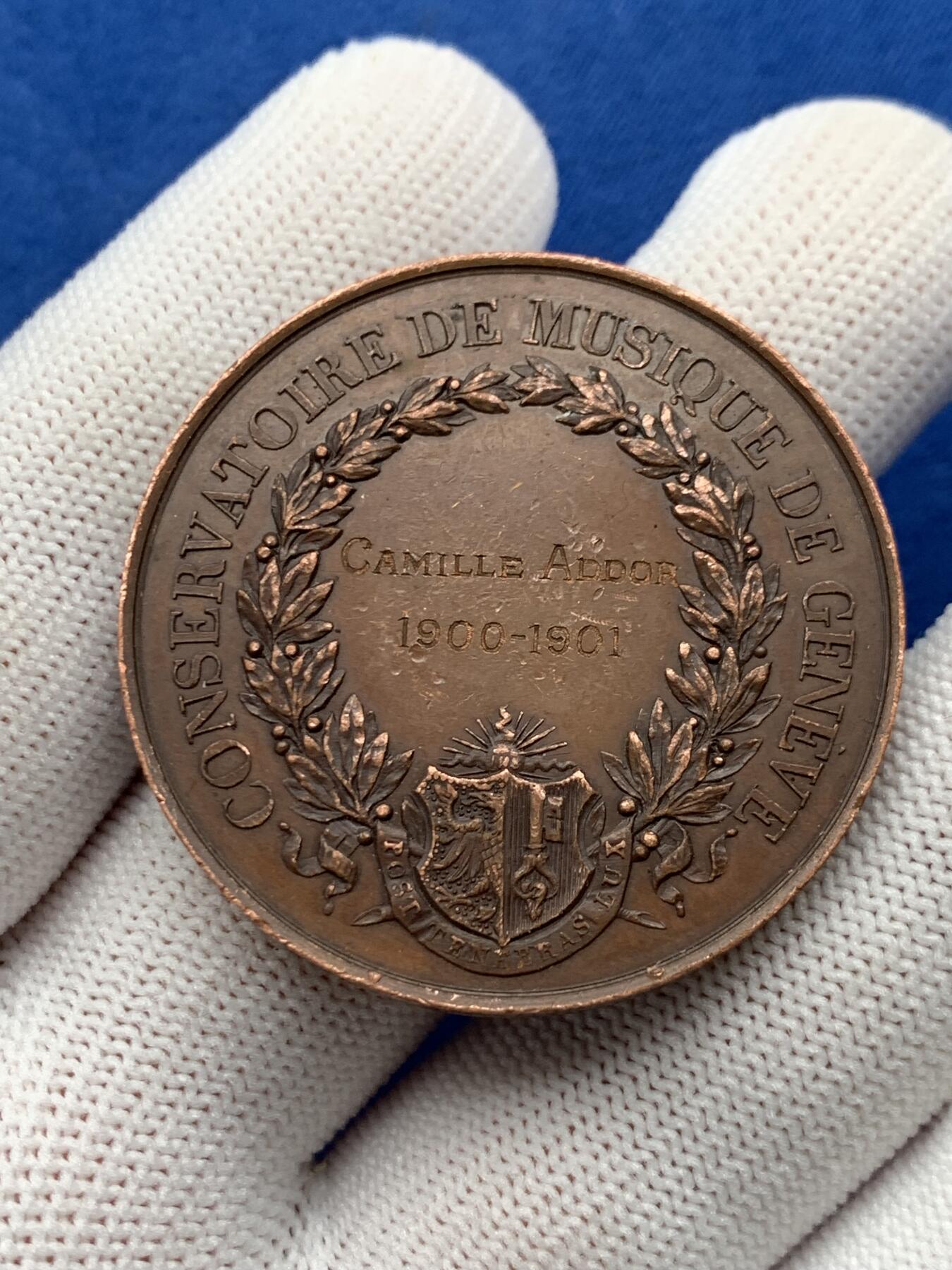 《竞宝斋》第274场- 周日，周一，周二  3场连拍 （全场包邮） 瑞士日内瓦音乐学院 34.7克 41.1mm