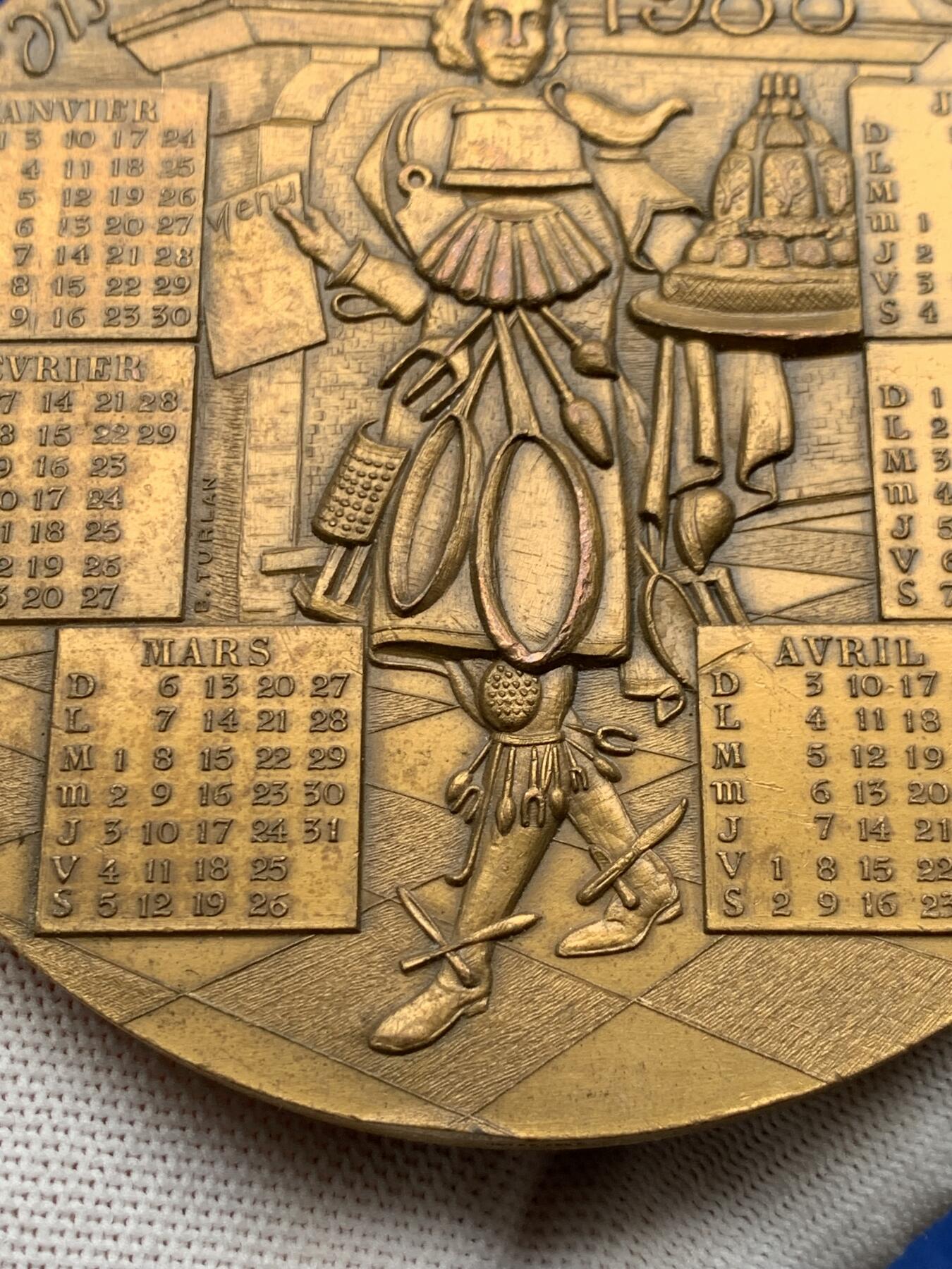 《竞宝斋》第274场- 周日，周一，周二  3场连拍 （全场包邮） 法国造币厂1988年青铜日历铜章 484.2克 93.8mm