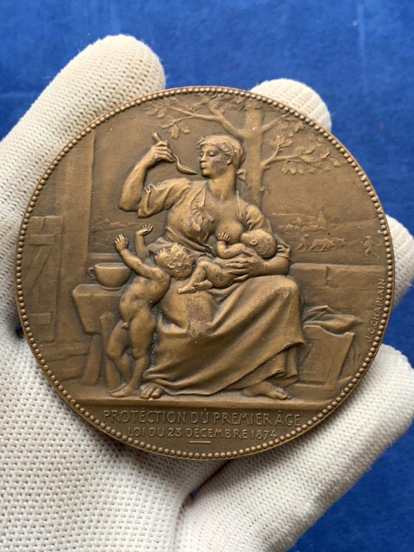 《竞宝斋》第274场- 周日，周一，周二  3场连拍 （全场包邮） 法国内政部铜章 134.9克 68.2mm