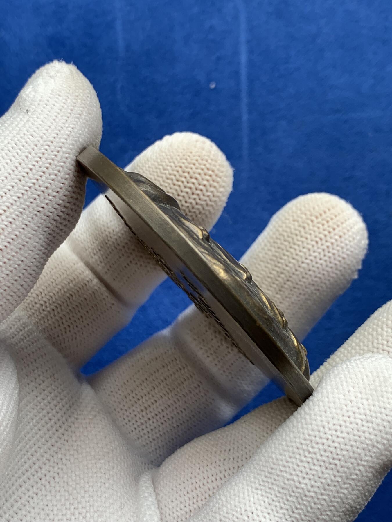 《竞宝斋》第274场- 周日，周一，周二  3场连拍 （全场包邮） 法国部长颁发的青年和体育铜质奖章 106.2克 55.7mm