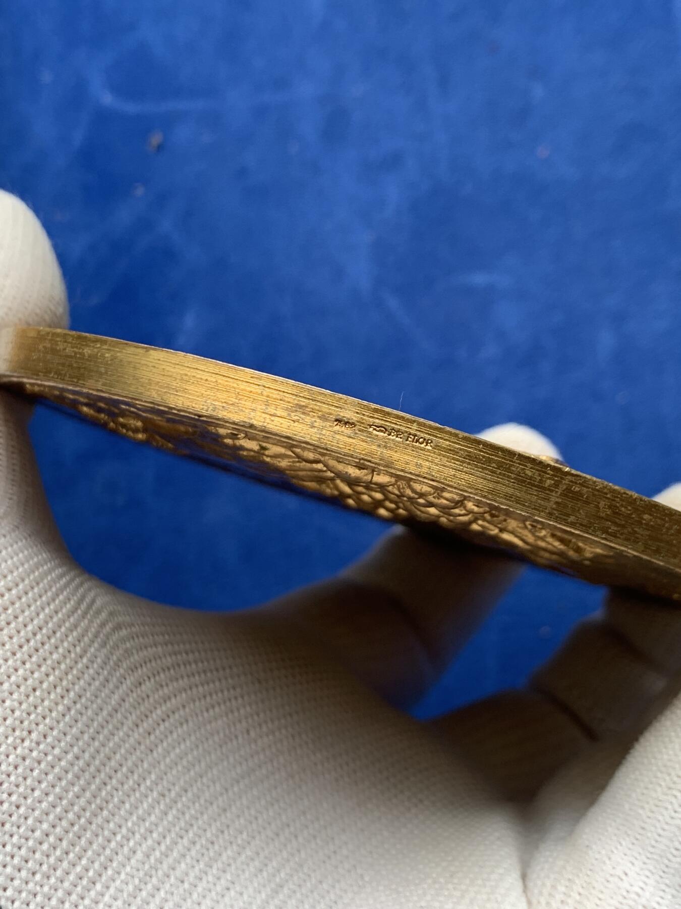 《竞宝斋》第274场- 周日，周一，周二  3场连拍 （全场包邮） 法国愿望之手铜章 404.4克 97.7mm