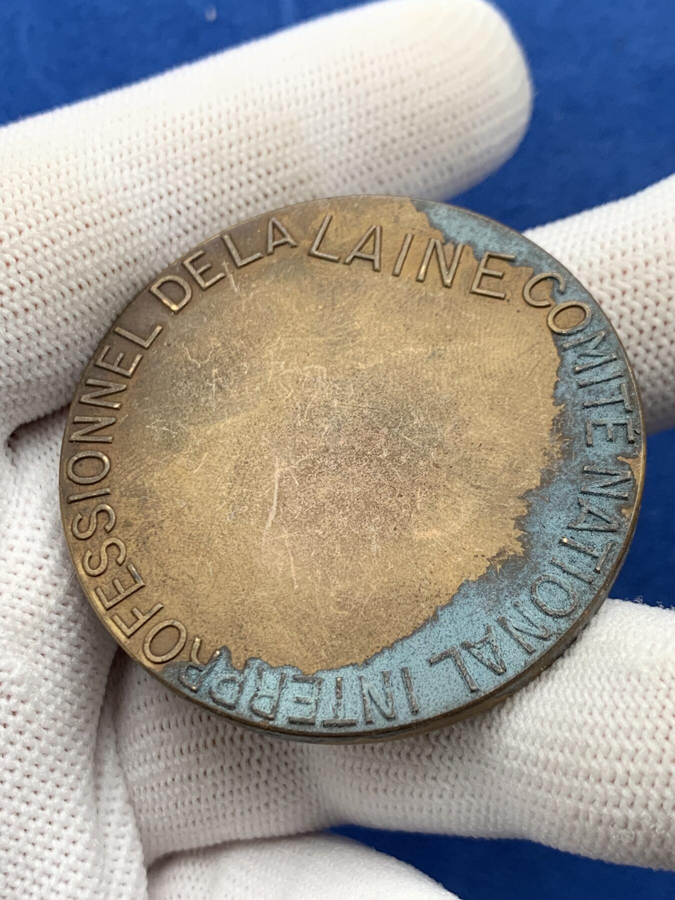 《竞宝斋》第274场- 周日，周一，周二  3场连拍 （全场包邮） 法国全国羊毛专业委员会 47克 45.4mm