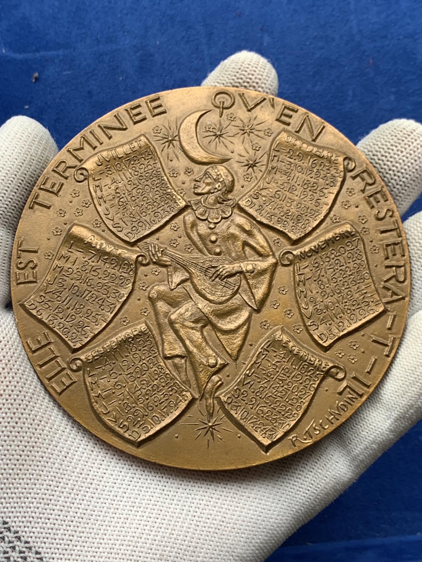 《竞宝斋》第274场- 周日，周一，周二  3场连拍 （全场包邮） 法国造币厂1978年青铜日历铜章，“新的一年将会带来什么” 361.7克 94mm