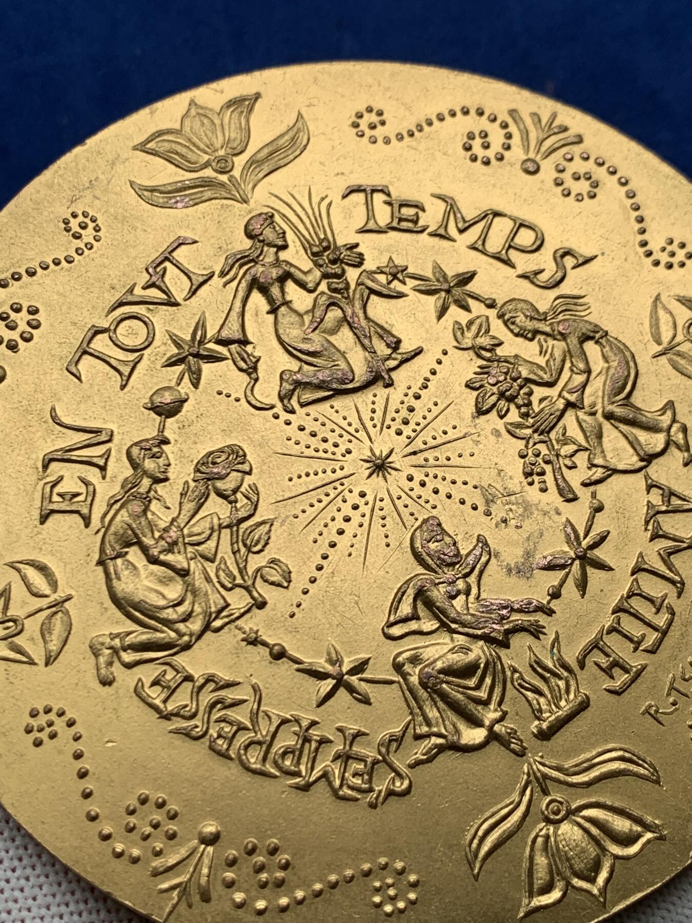 《竞宝斋》第274场- 周日，周一，周二  3场连拍 （全场包邮） 法国跨年许愿铜章 383克 98.2mm