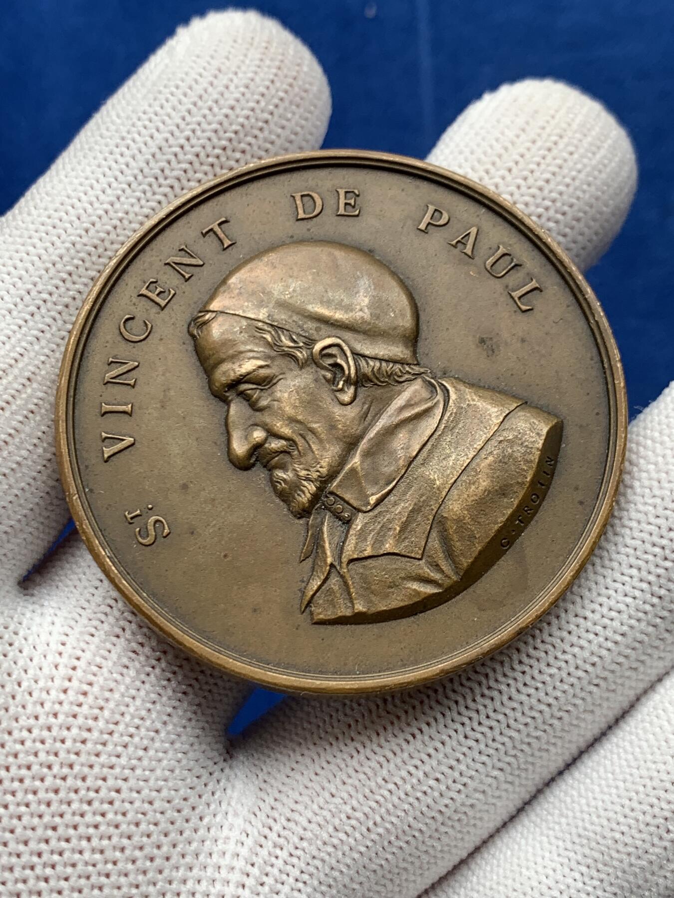 《竞宝斋》第274场- 周日，周一，周二  3场连拍 （全场包邮） 法国圣文森特德保罗协会铜章 66.4克 50.6mm