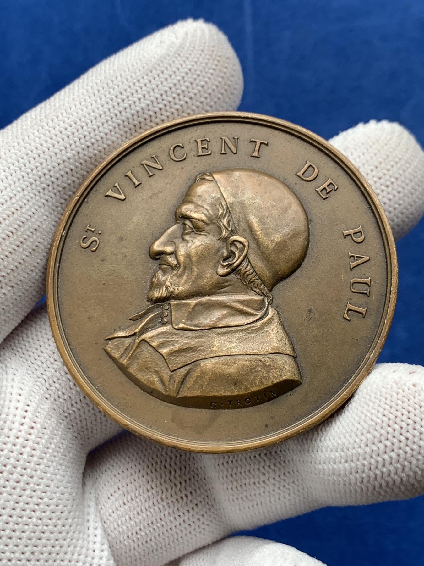 《竞宝斋》第274场- 周日，周一，周二  3场连拍 （全场包邮） 法国圣文森特德保罗协会铜章 66.4克 50.6mm