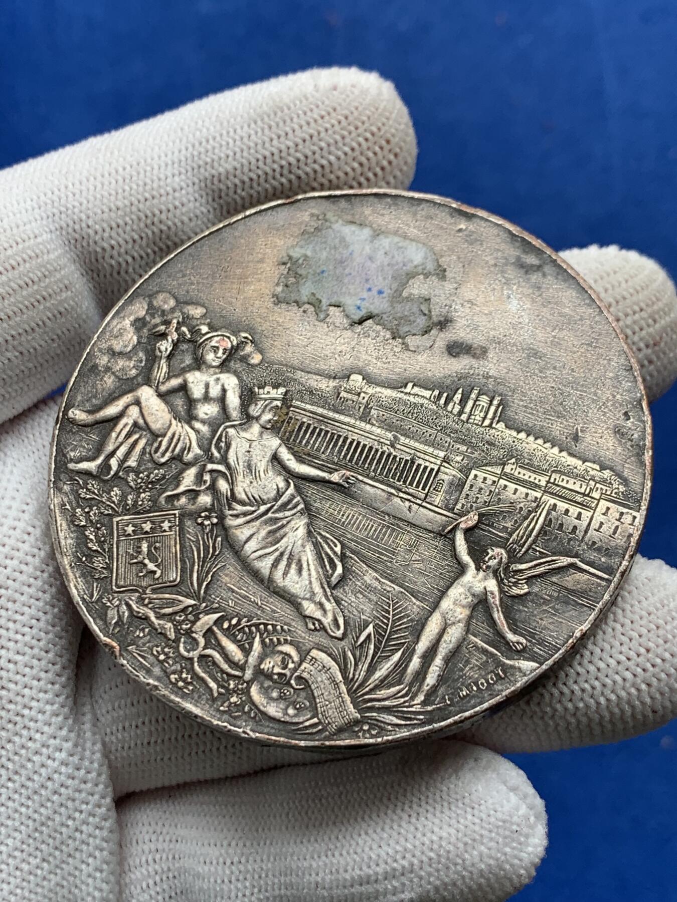 《竞宝斋》第274场- 周日，周一，周二  3场连拍 （全场包邮） 法国里昂展览会镀银铜章 107克 60mm