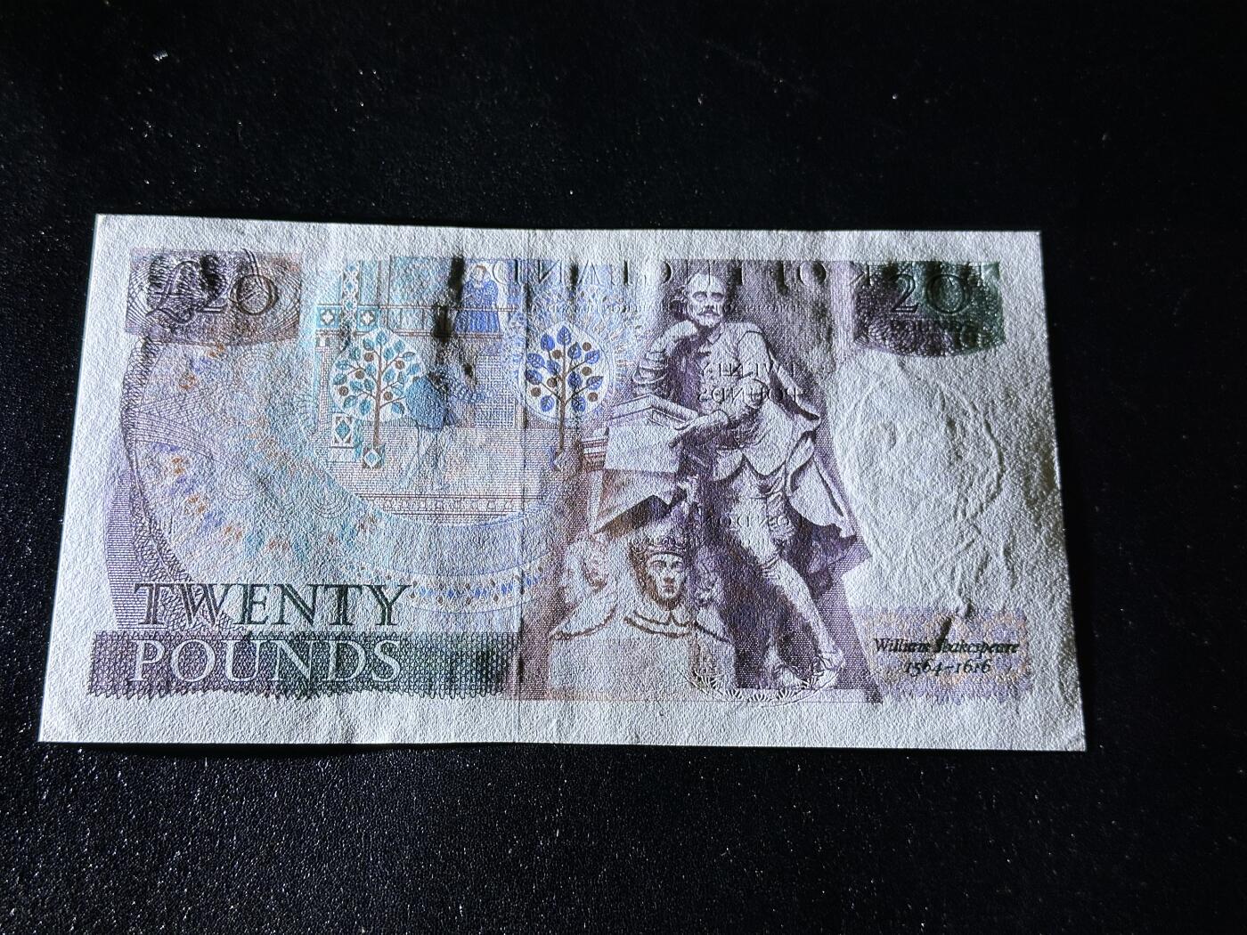 《外钞收藏家》第三百七十三期 英国D序列20镑 全新 边上轻微荧光反应 