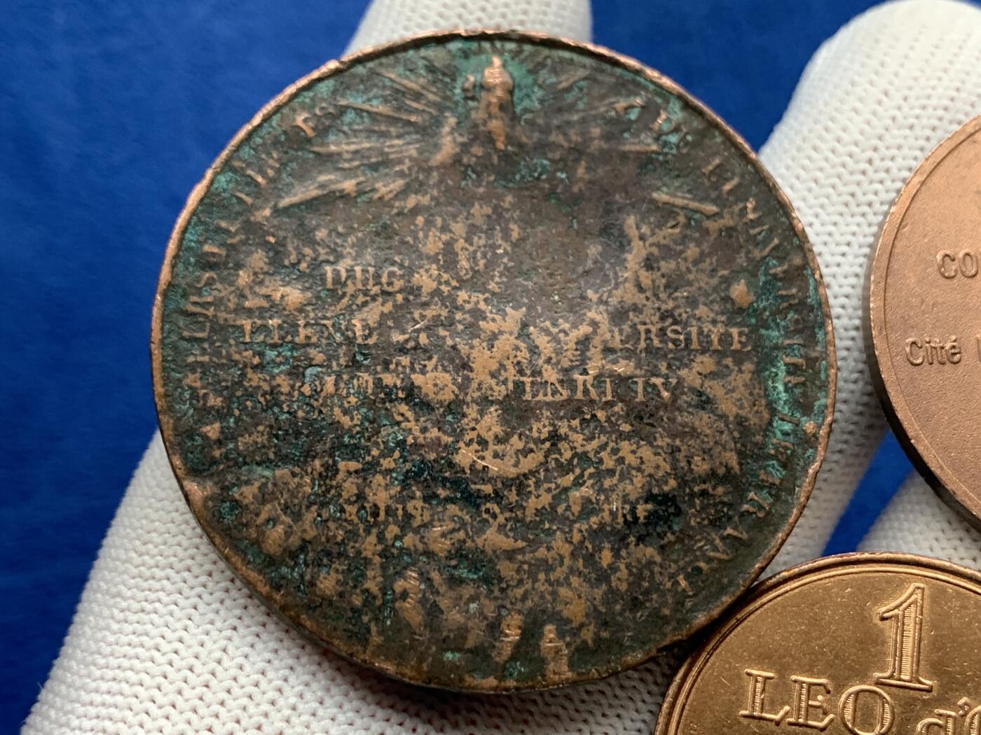 《竞宝斋》第274场- 周日，周一，周二  3场连拍 （全场包邮） 3枚一组 丹麦国王利奥三世，巴黎大学铜章等 分别：66.7克 51.9mm；29.6克 40.1mm；16.4克 35.2mm 总重112.7g