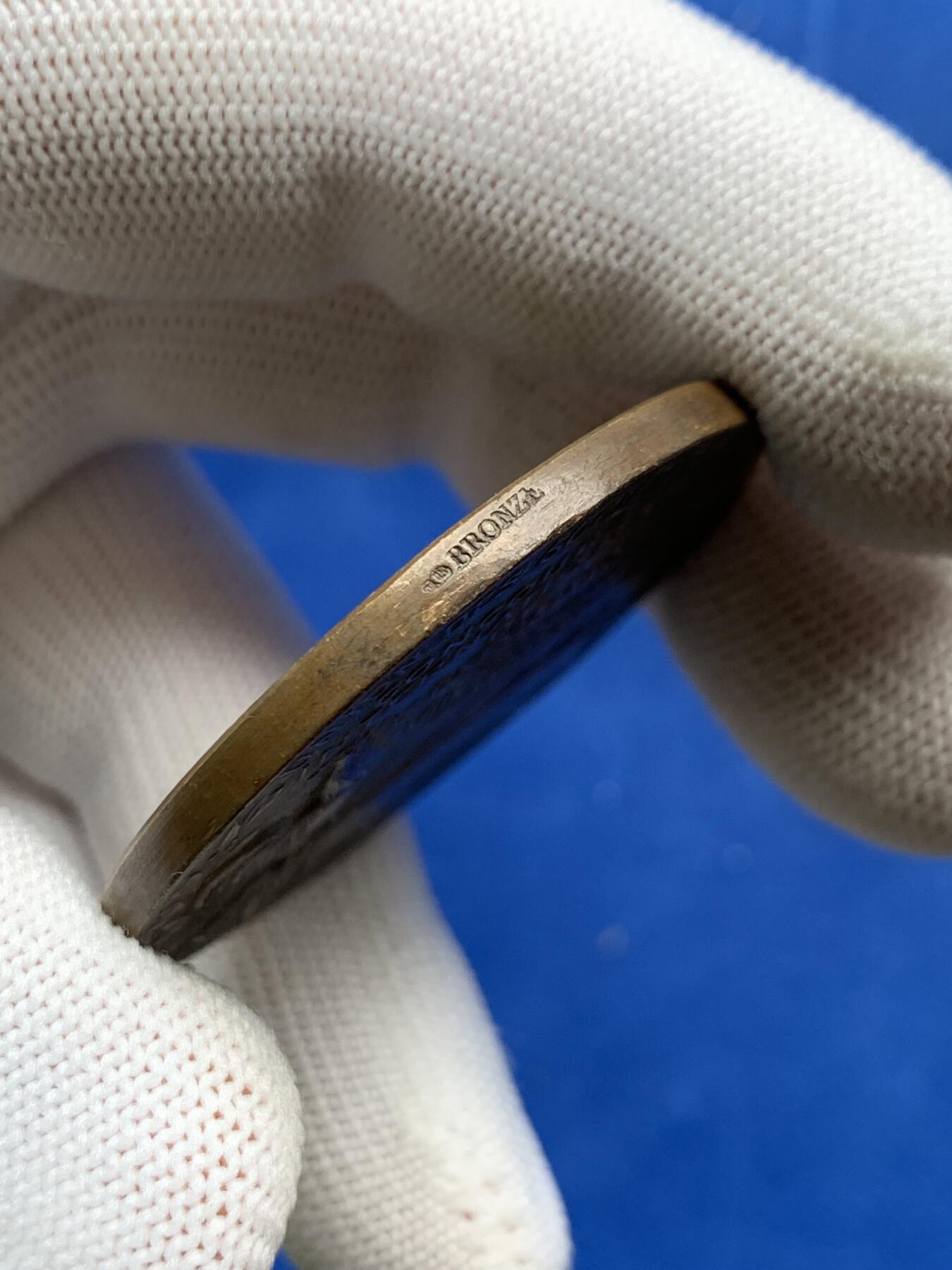 《竞宝斋》第274场- 周日，周一，周二  3场连拍 （全场包邮） 法国射击协会联盟铜章 45克 44.7mm