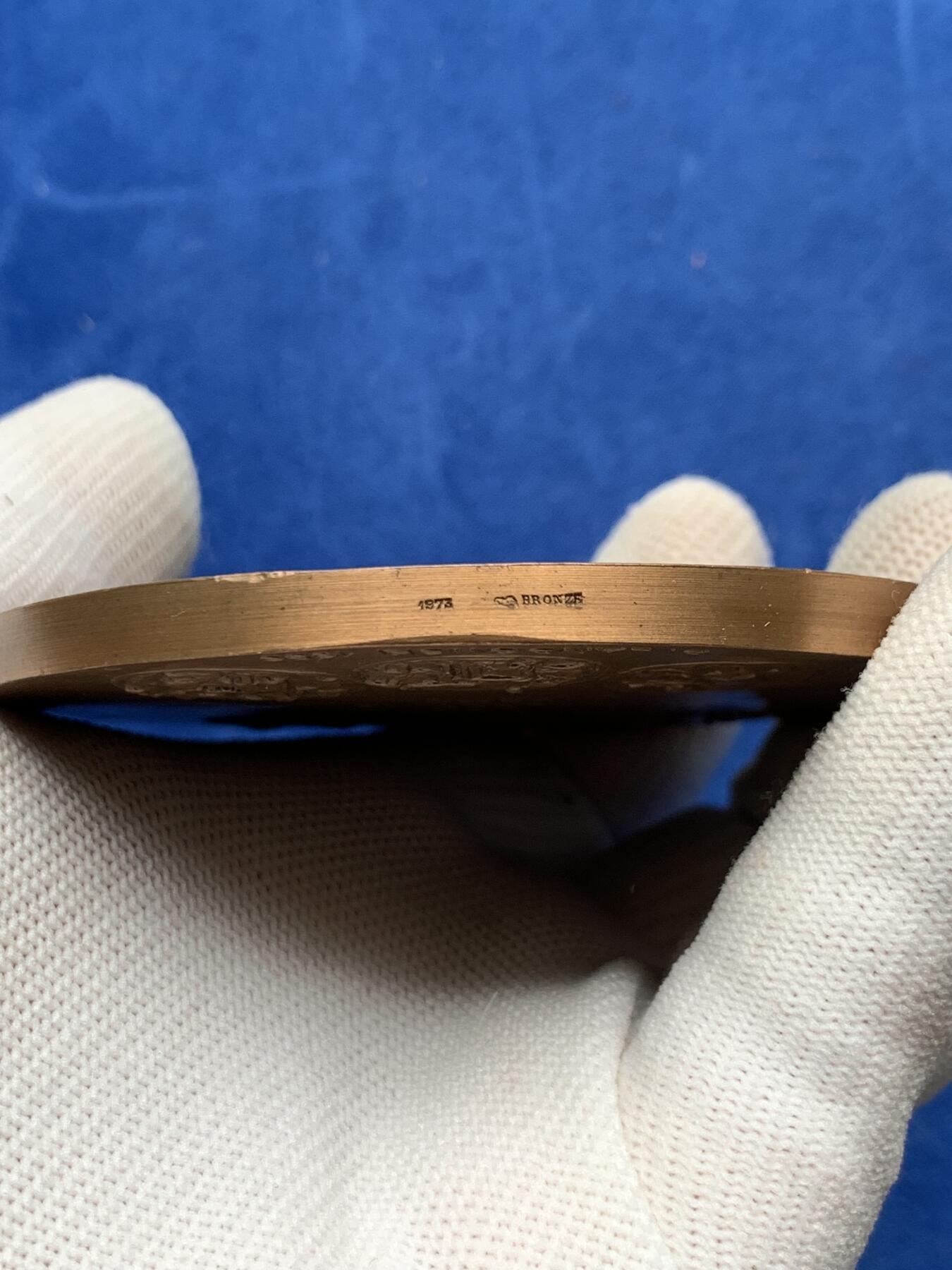 《竞宝斋》第274场- 周日，周一，周二  3场连拍 （全场包邮） 法国全国多企业联合会铜章 256.9克 79.9mm 