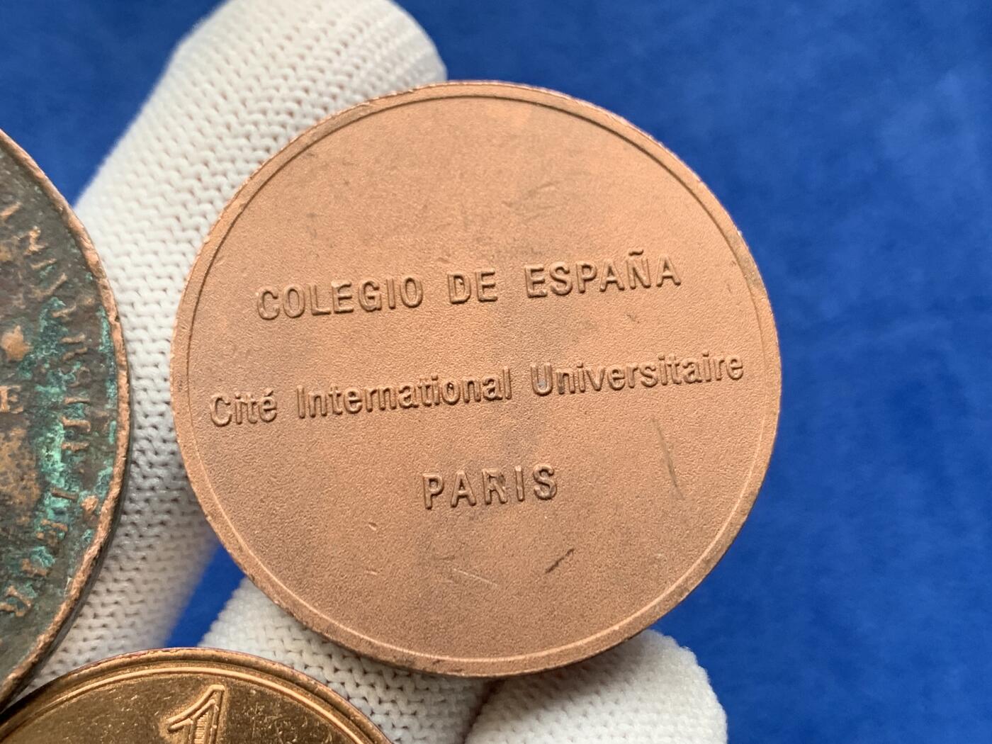 《竞宝斋》第274场- 周日，周一，周二  3场连拍 （全场包邮） 3枚一组 丹麦国王利奥三世，巴黎大学铜章等 分别：66.7克 51.9mm；29.6克 40.1mm；16.4克 35.2mm 总重112.7g