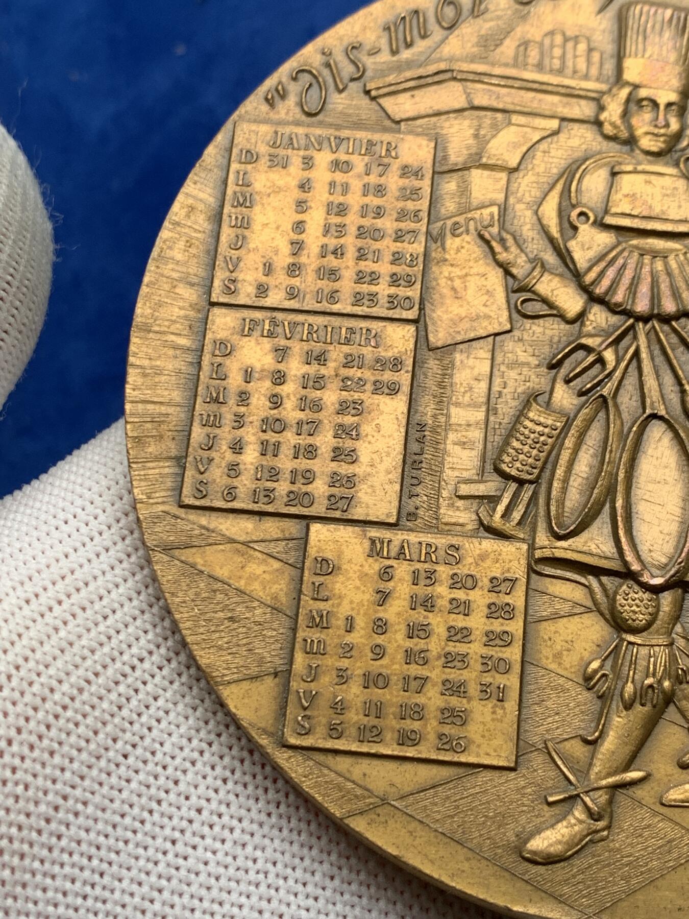 《竞宝斋》第274场- 周日，周一，周二  3场连拍 （全场包邮） 法国造币厂1988年青铜日历铜章 484.2克 93.8mm