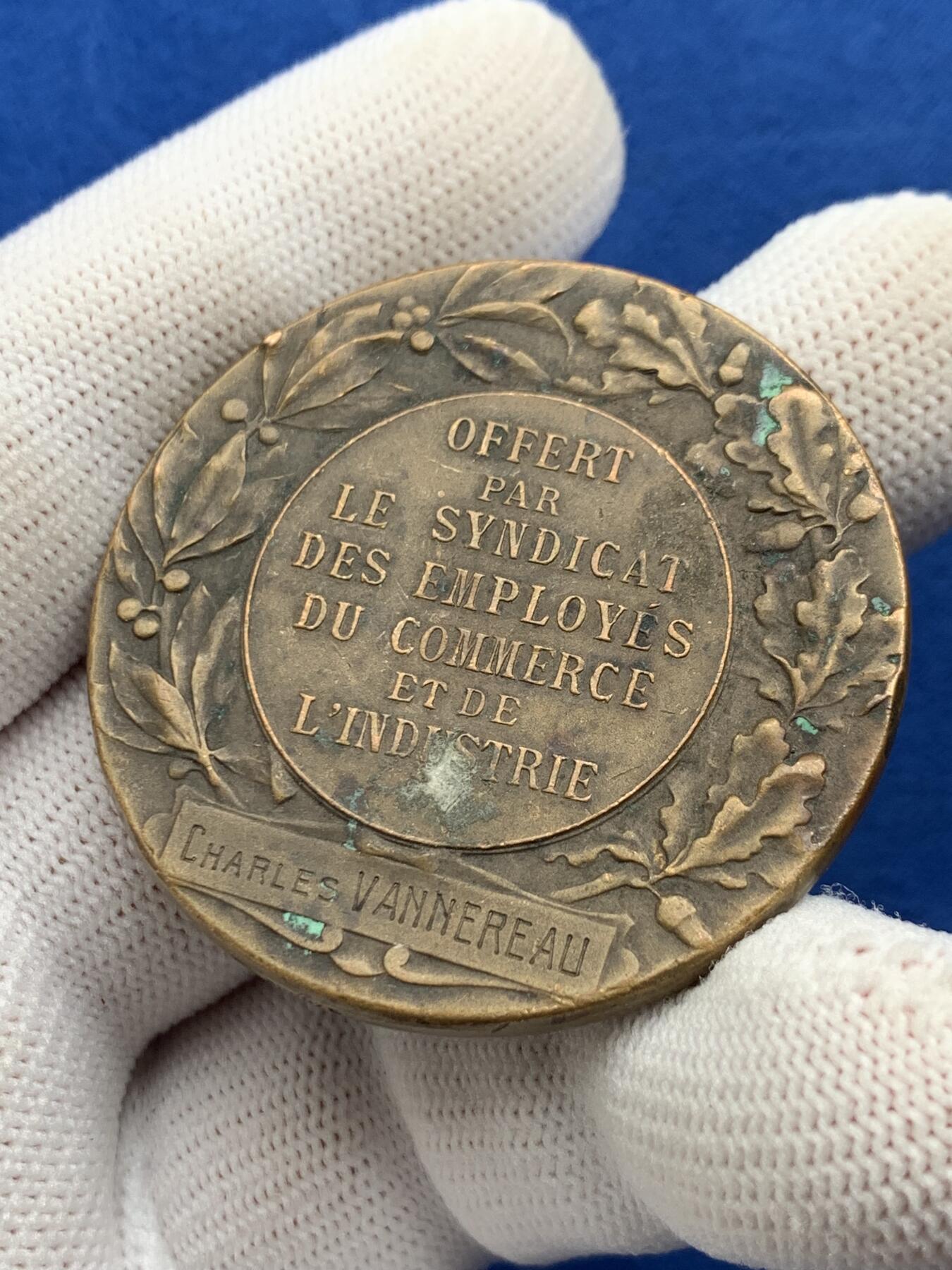 《竞宝斋》第274场- 周日，周一，周二  3场连拍 （全场包邮） 法国工商会雇员工会铜章 39.6克 44.5mm