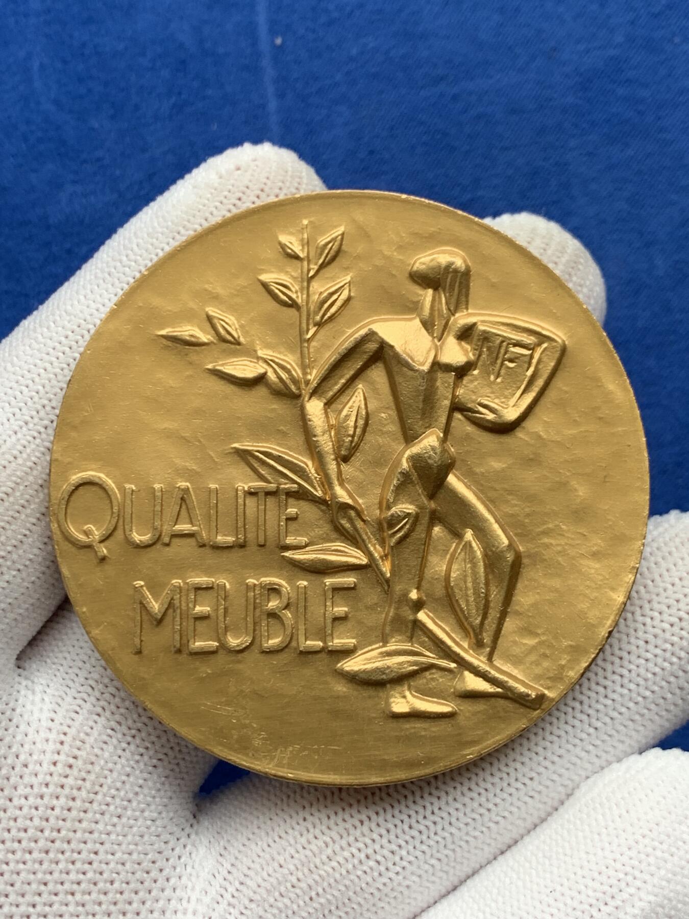 《竞宝斋》第274场- 周日，周一，周二  3场连拍 （全场包邮） 法国家具质量大赛铜章 115.9克 59mm