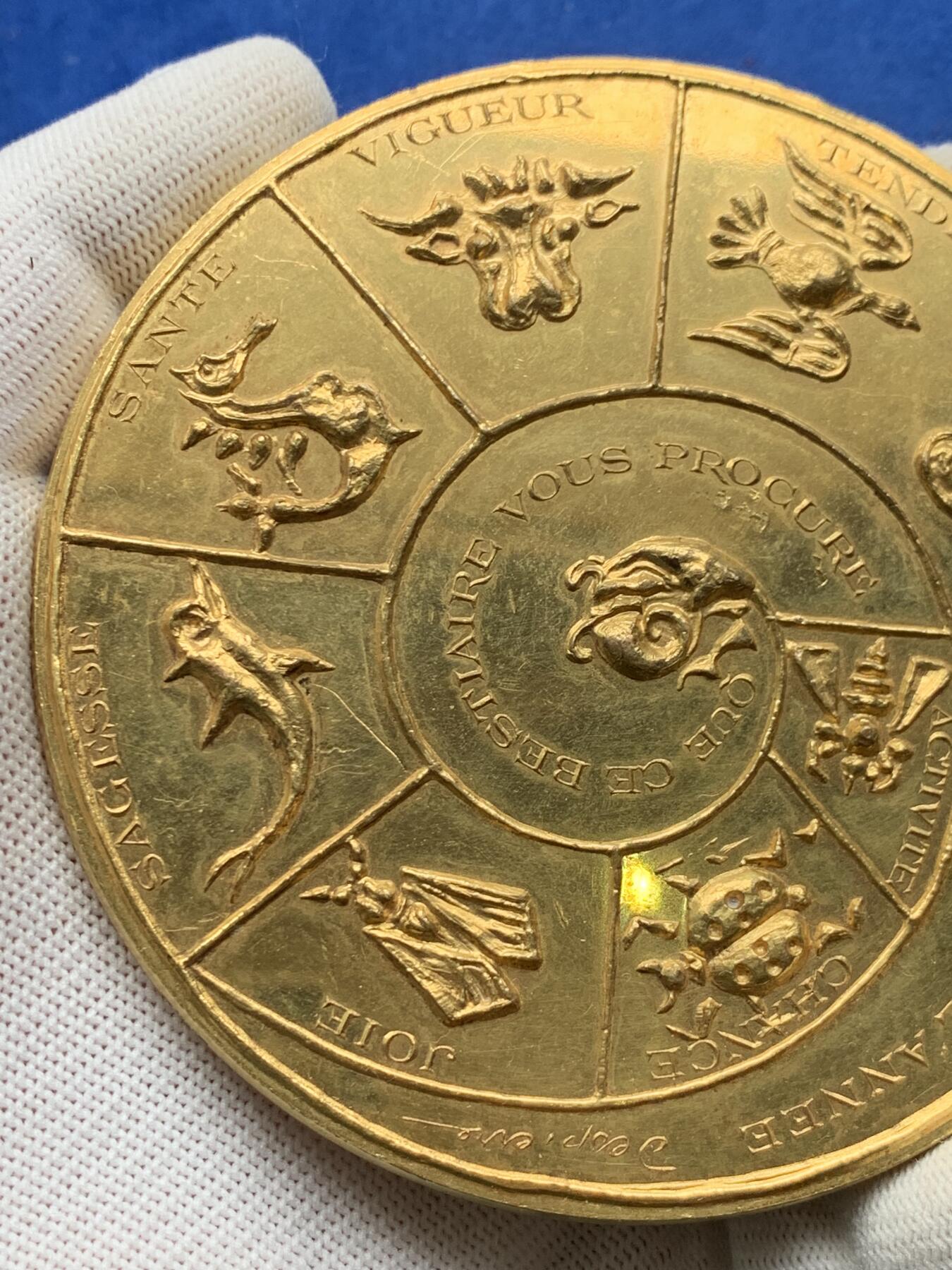 《竞宝斋》第274场- 周日，周一，周二  3场连拍 （全场包邮） 法国祝福铜章 373.4克 98mm