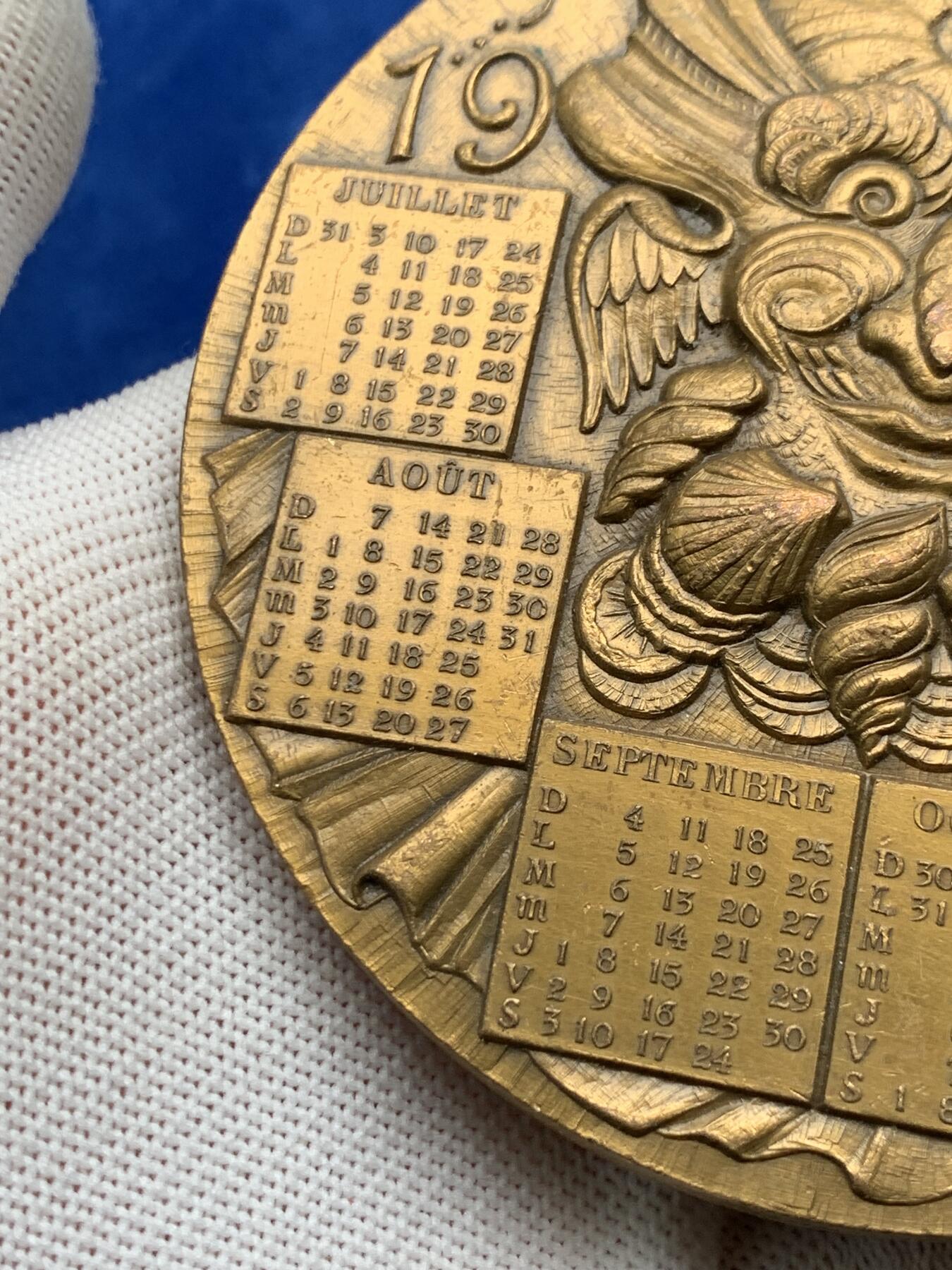 《竞宝斋》第274场- 周日，周一，周二  3场连拍 （全场包邮） 法国造币厂1988年青铜日历铜章 484.2克 93.8mm