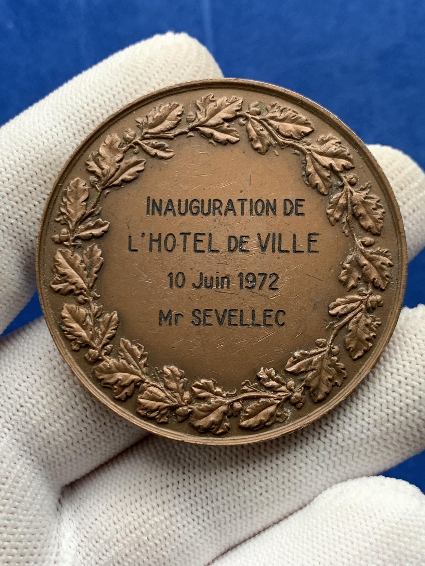 《竞宝斋》第274场- 周日，周一，周二  3场连拍 （全场包邮） 法国隆巴斯市政厅落成典礼纪念铜章 69.4克 50.3mm