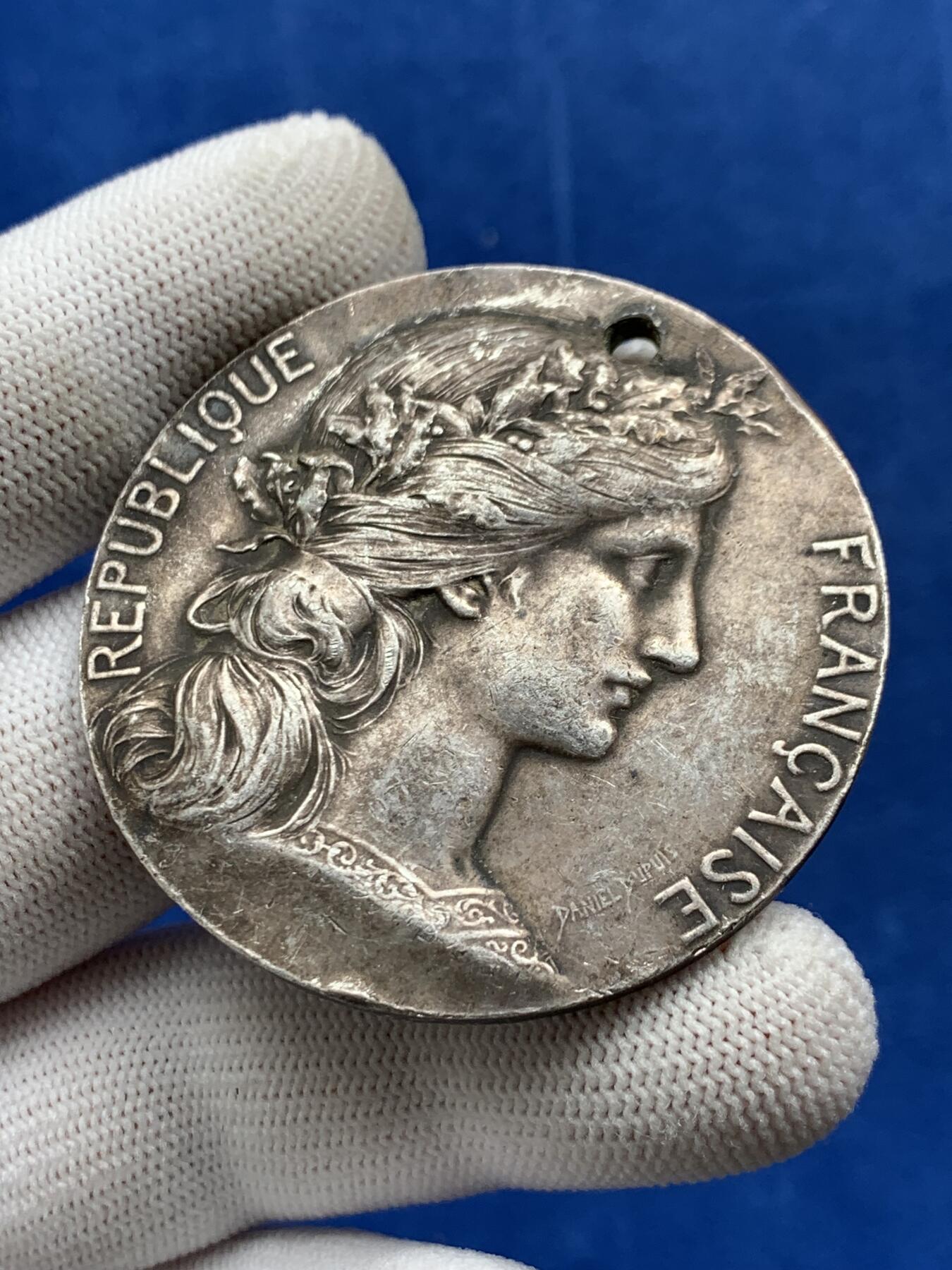 《竞宝斋》第274场- 周日，周一，周二  3场连拍 （全场包邮） 法国由参议员提供的镀银铜章 59.1克 50.5mm