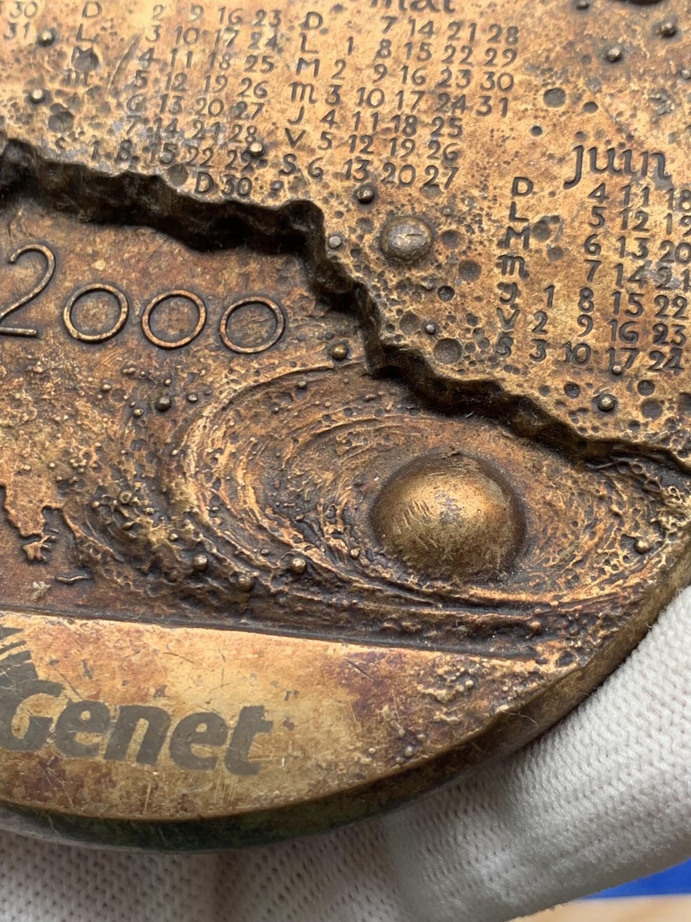 《竞宝斋》第274场- 周日，周一，周二  3场连拍 （全场包邮） 法国千禧年青铜日历铜章 646克 94mm