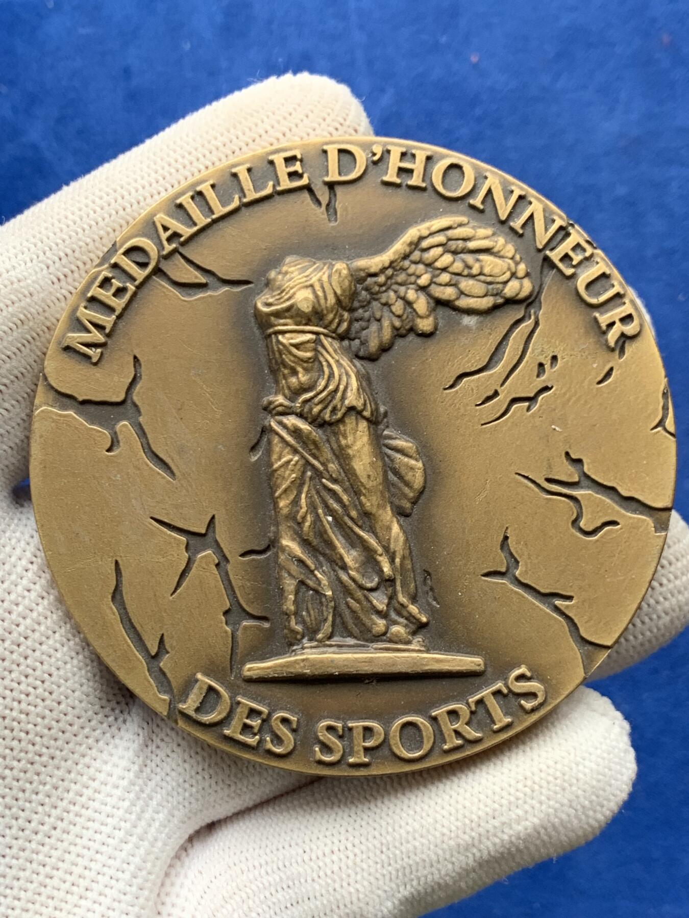 《竞宝斋》第274场- 周日，周一，周二  3场连拍 （全场包邮） 法国运动荣誉铜质勋章 152.2克 69.4mm