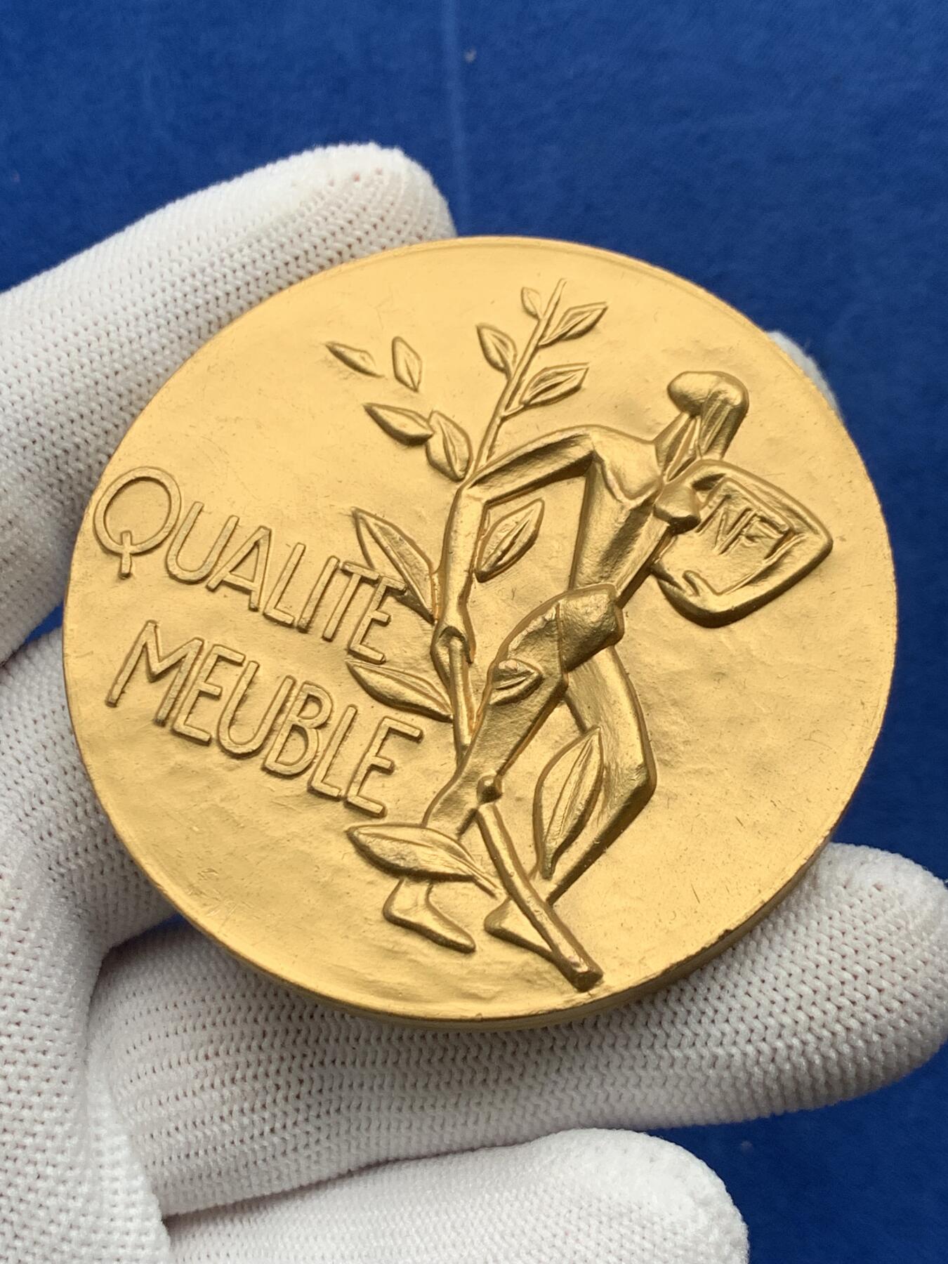 《竞宝斋》第274场- 周日，周一，周二  3场连拍 （全场包邮） 法国家具质量大赛铜章 115.9克 59mm