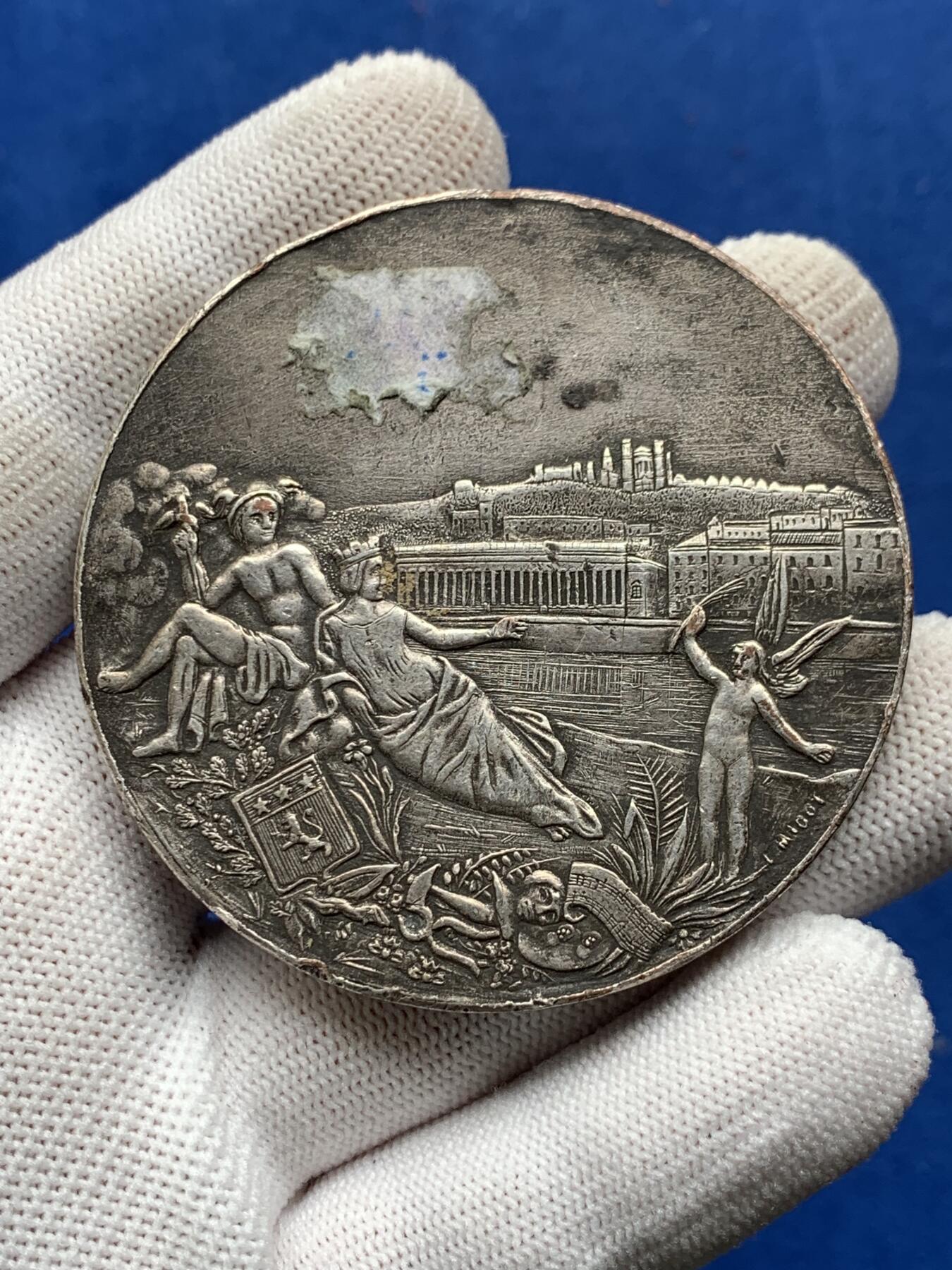 《竞宝斋》第274场- 周日，周一，周二  3场连拍 （全场包邮） 法国里昂展览会镀银铜章 107克 60mm