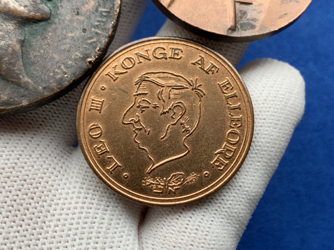 《竞宝斋》第274场- 周日，周一，周二  3场连拍 （全场包邮） 3枚一组 丹麦国王利奥三世，巴黎大学铜章等 分别：66.7克 51.9mm；29.6克 40.1mm；16.4克 35.2mm 总重112.7g