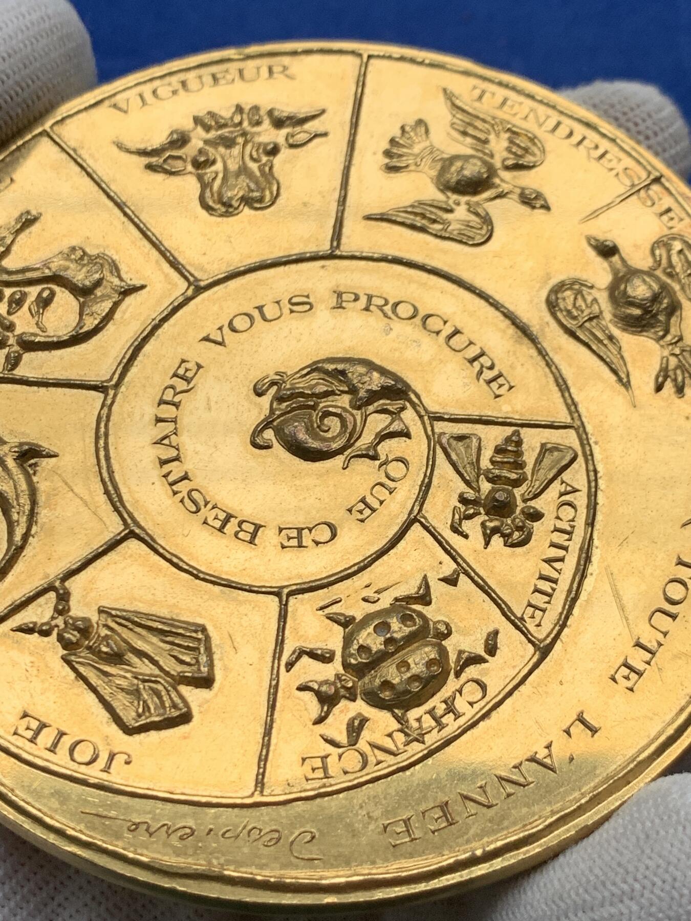 《竞宝斋》第274场- 周日，周一，周二  3场连拍 （全场包邮） 法国祝福铜章 373.4克 98mm