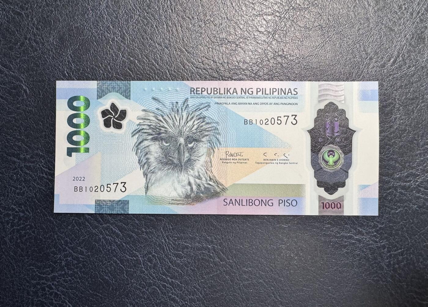 收藏联盟Quantum Auction 第349期拍卖  菲律宾2022年1000比索 品相UNC 号码无4  获奖作品 国鸟 食猿雕