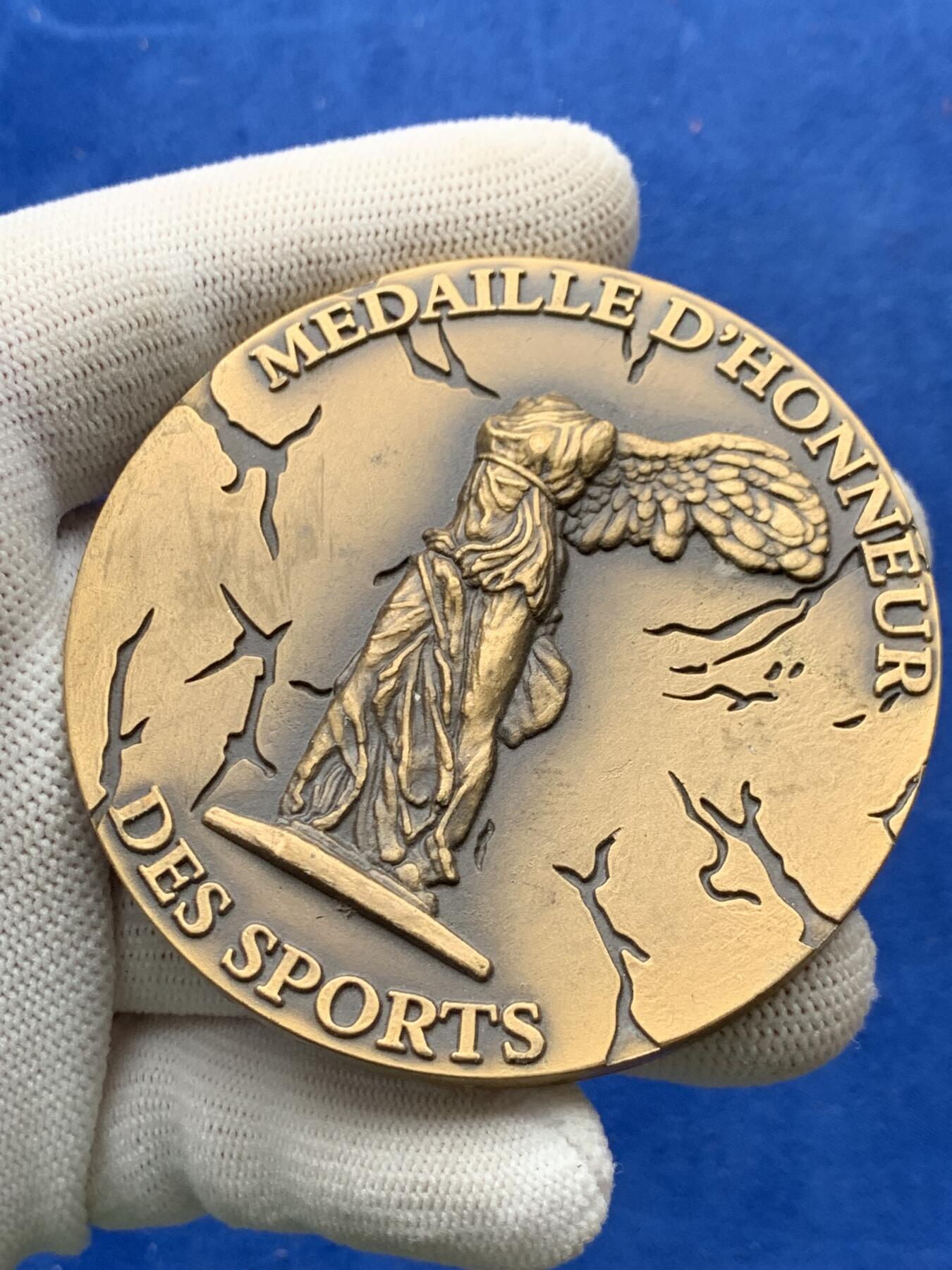 《竞宝斋》第274场- 周日，周一，周二  3场连拍 （全场包邮） 法国运动荣誉铜质勋章 152.2克 69.4mm