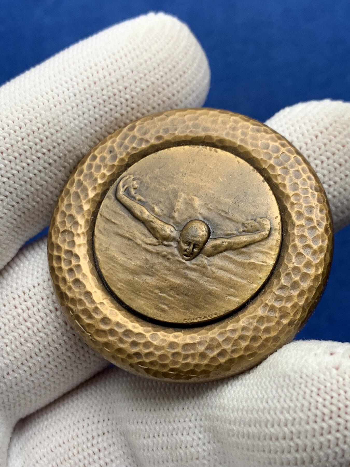 《竞宝斋》第274场- 周日，周一，周二  3场连拍 （全场包邮） 1975年游泳铜章 41.9克 40.1mm