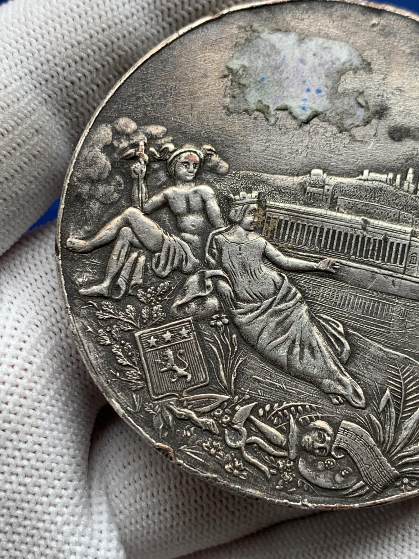 《竞宝斋》第274场- 周日，周一，周二  3场连拍 （全场包邮） 法国里昂展览会镀银铜章 107克 60mm